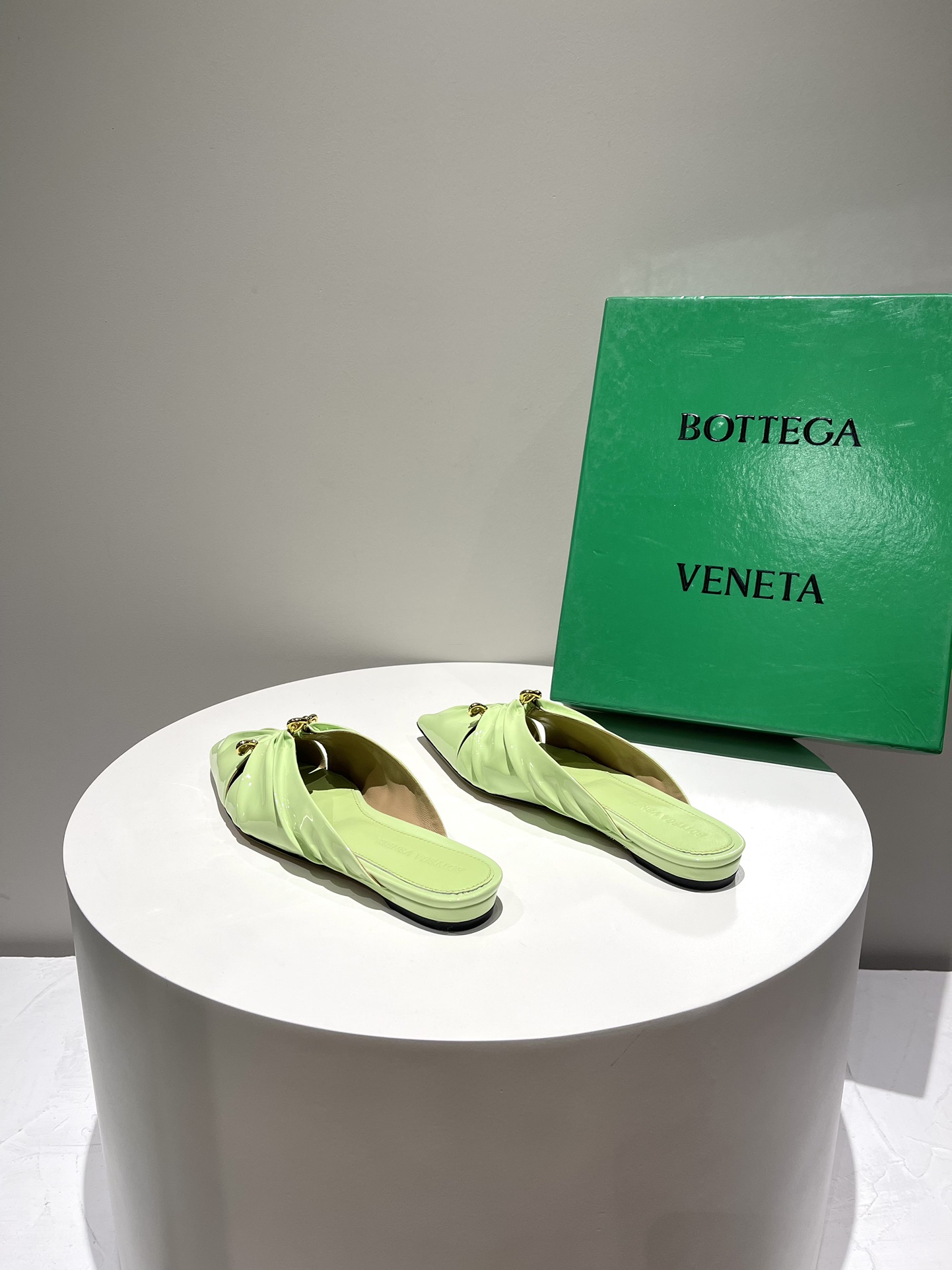 Bo*te*ga ve*ne*ta sandals