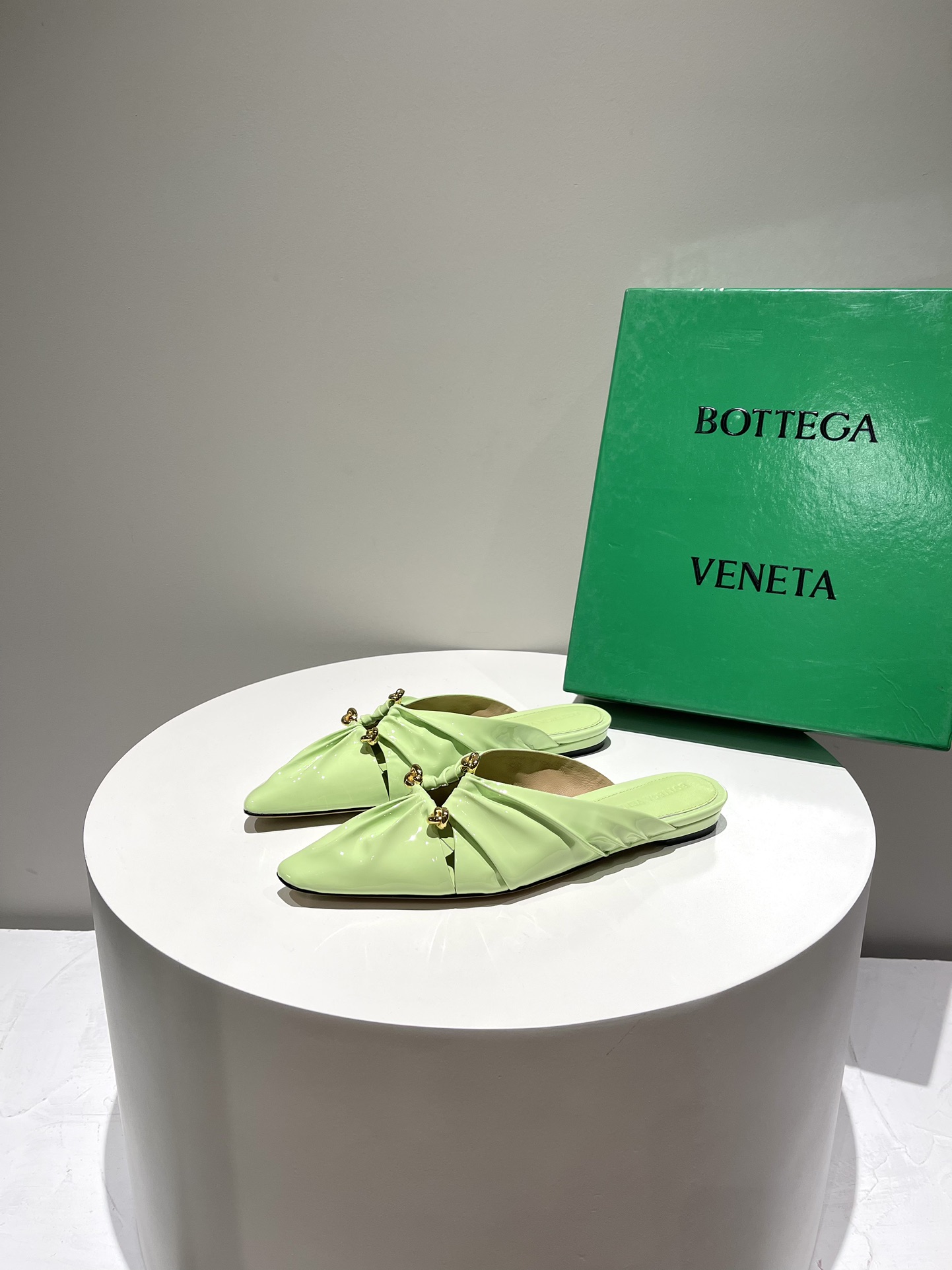 Bo*te*ga ve*ne*ta sandals