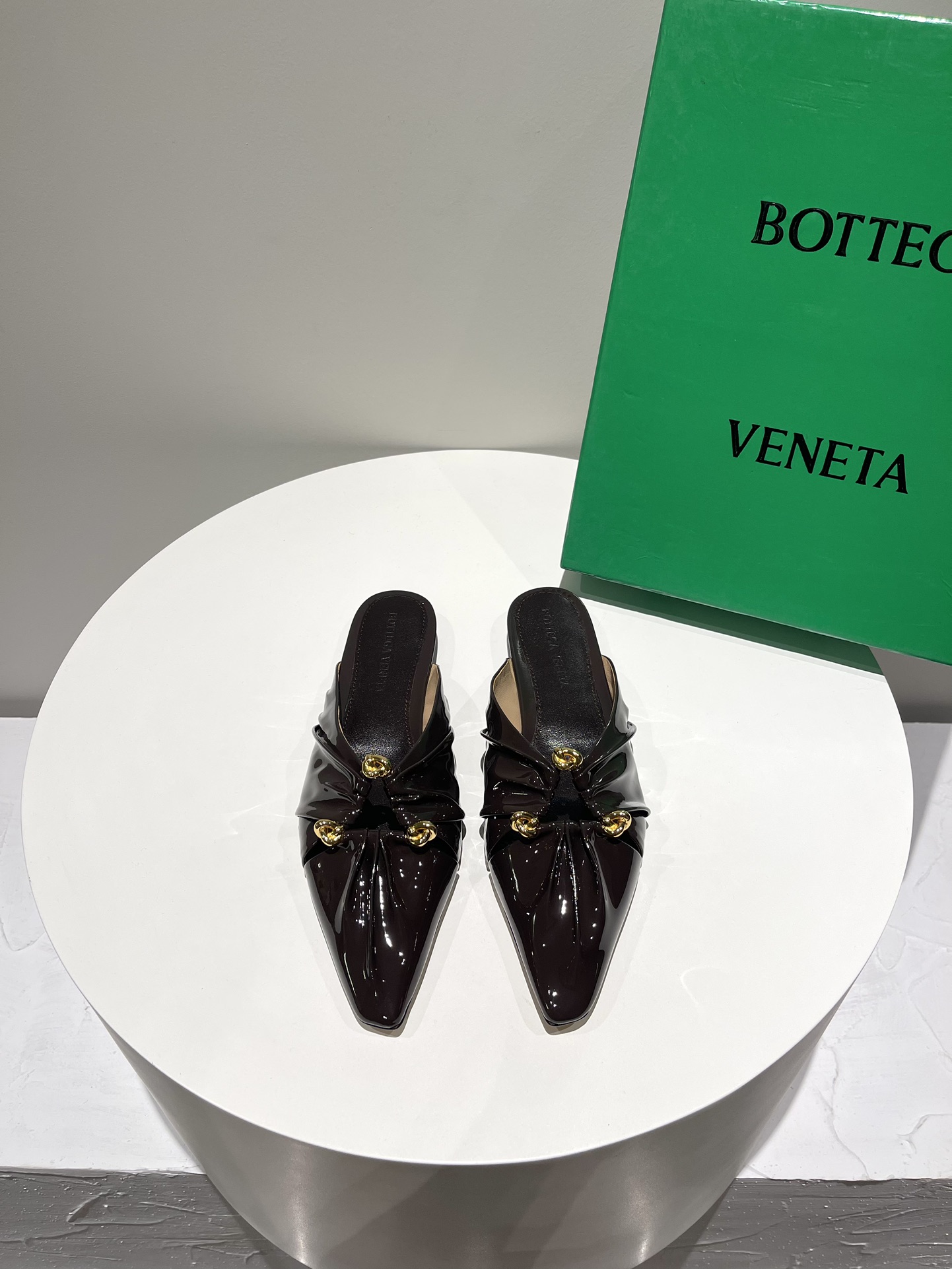 Bo*te*ga ve*ne*ta sandals