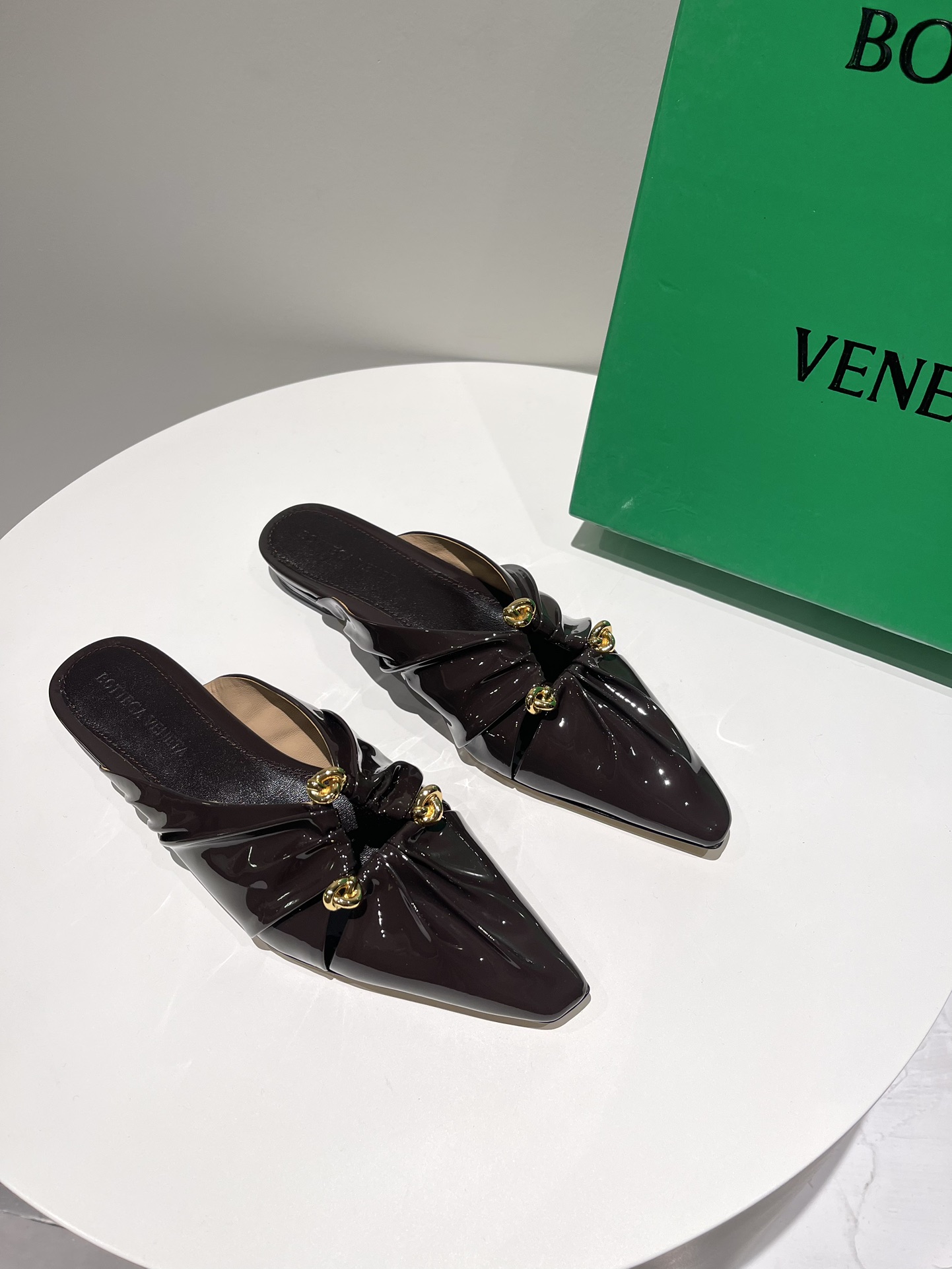 Bo*te*ga ve*ne*ta sandals