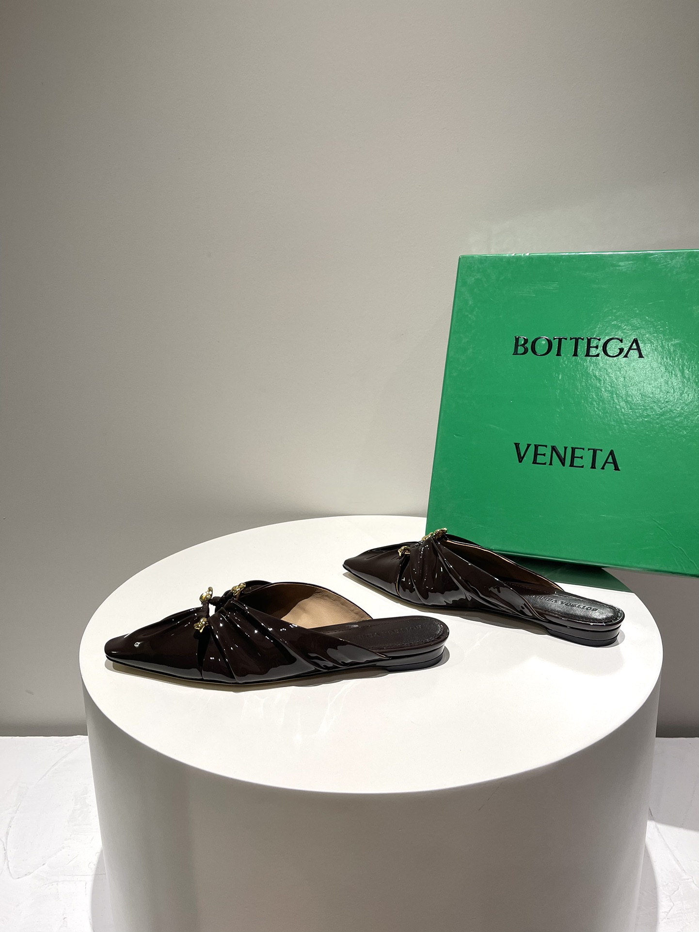 Bo*te*ga ve*ne*ta sandals