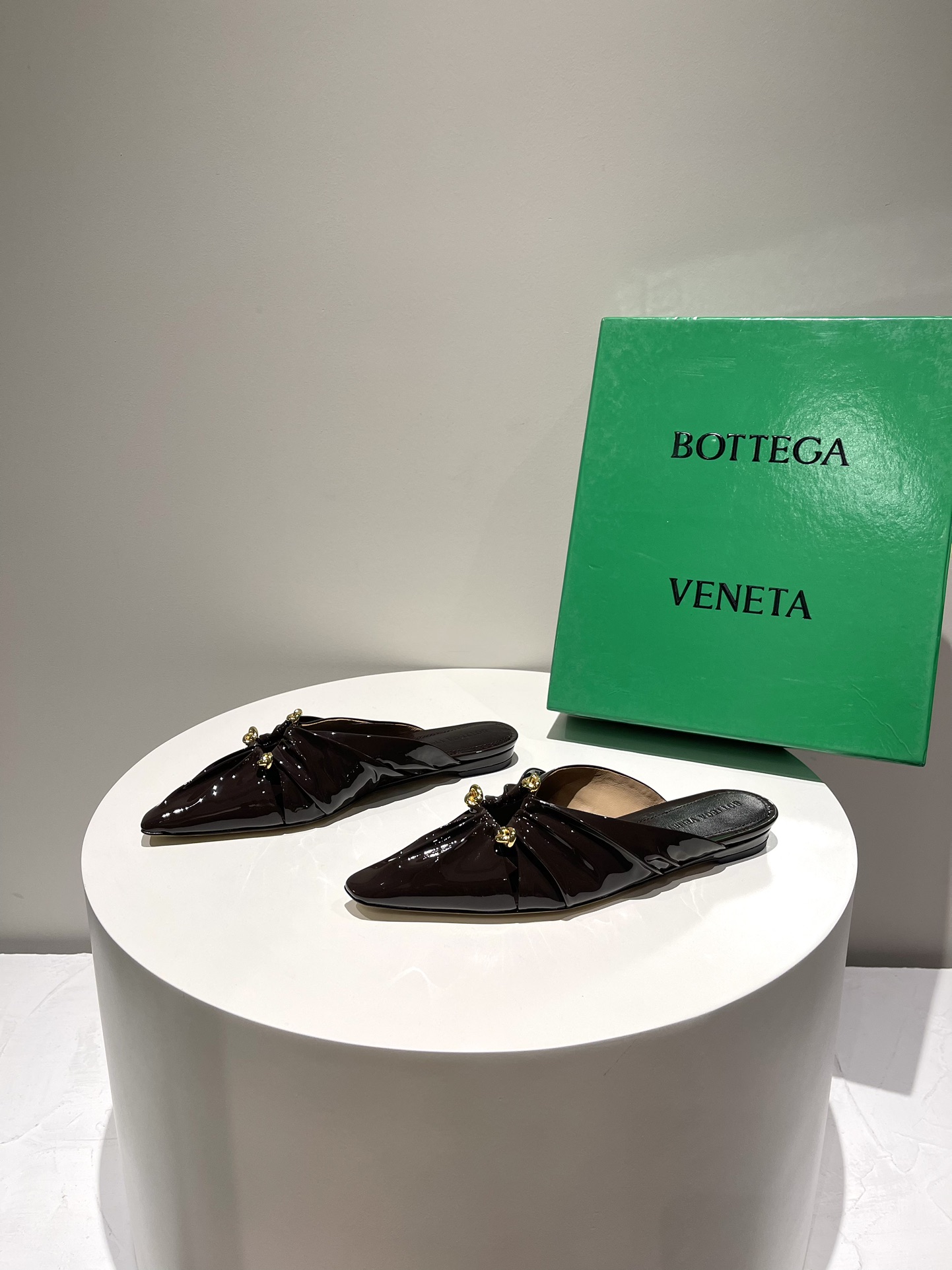 Bo*te*ga ve*ne*ta sandals