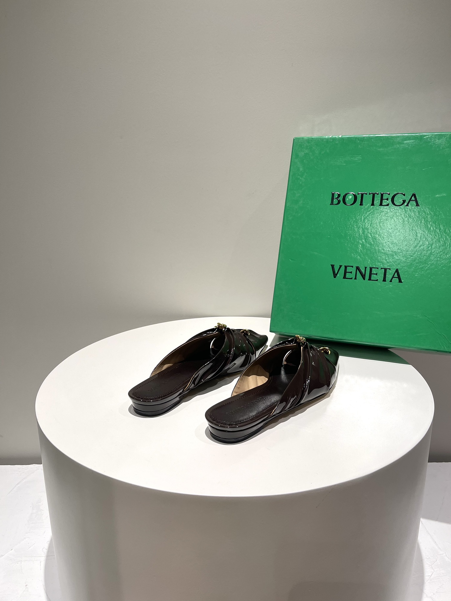 Bo*te*ga ve*ne*ta sandals