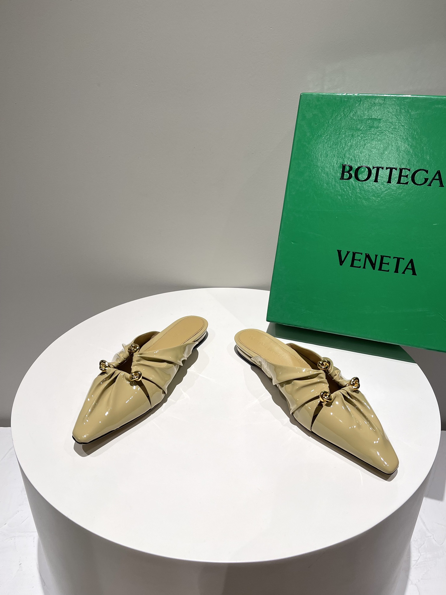 Bo*te*ga ve*ne*ta sandals