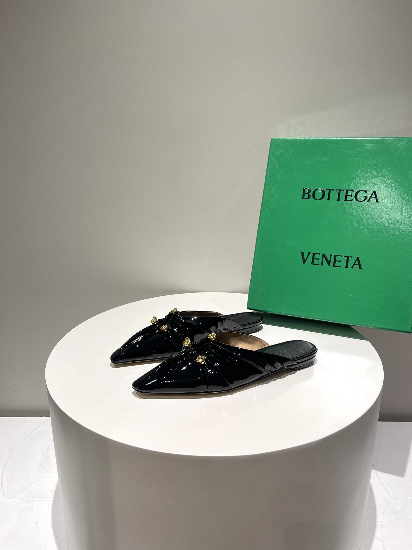 Bo*te*ga ve*ne*ta sandals