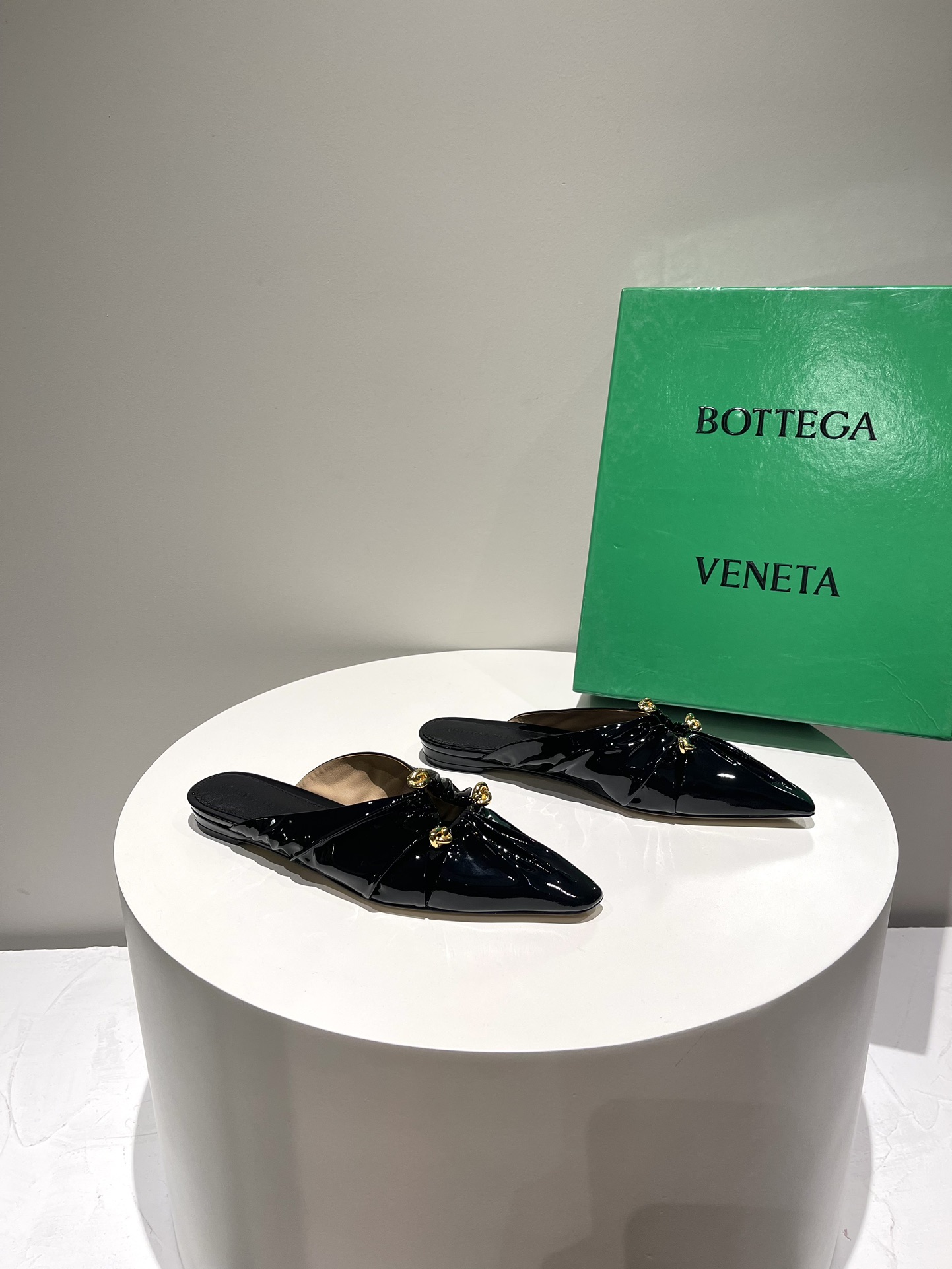 Bo*te*ga ve*ne*ta sandals