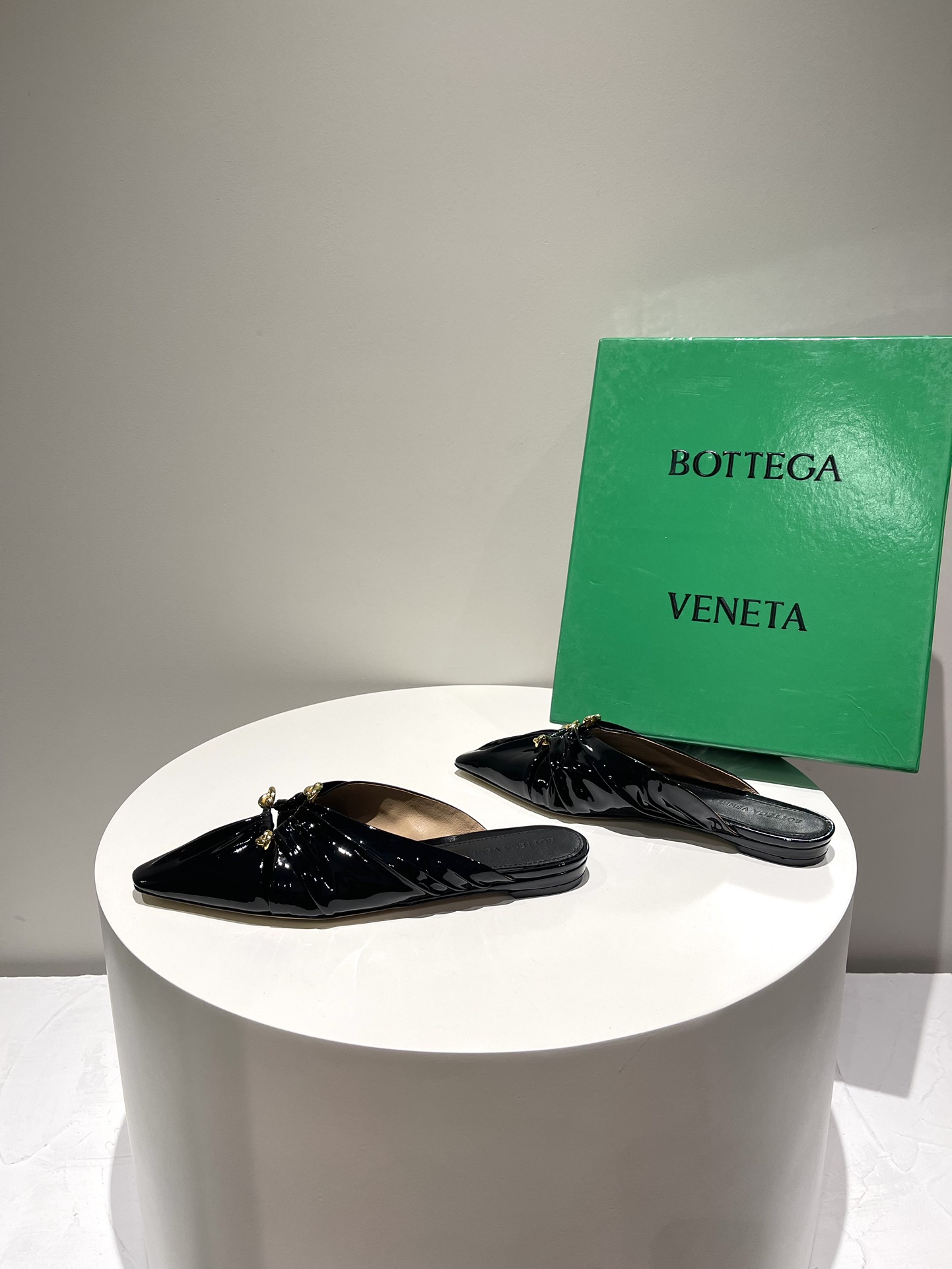 Bo*te*ga ve*ne*ta sandals