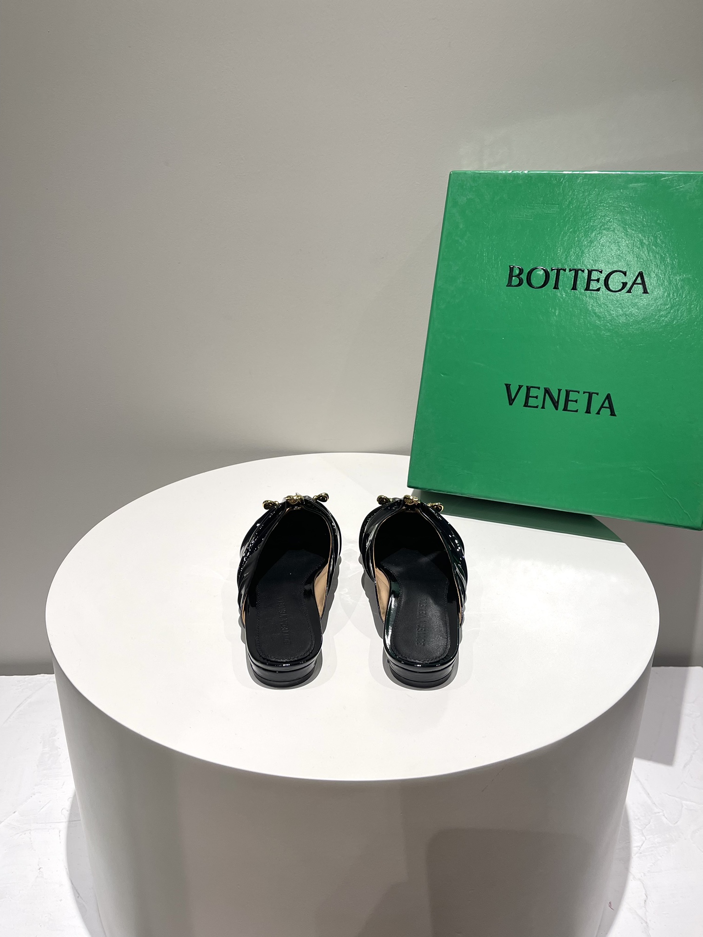 Bo*te*ga ve*ne*ta sandals