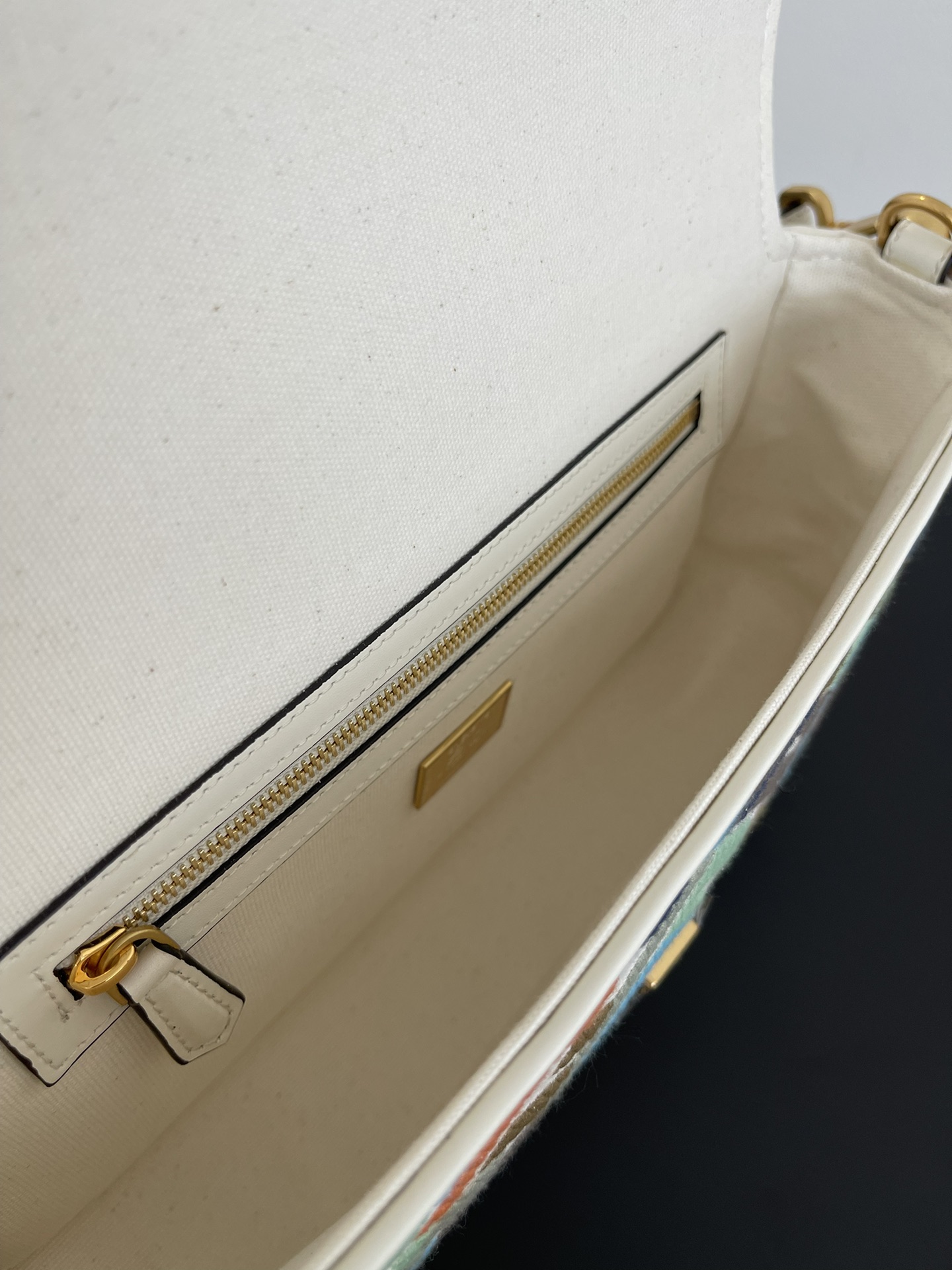 F**di baguette bag-26x14x4cm