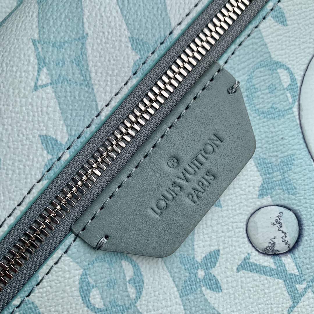 l**is V*t*n discovery backpsck-29.0 x 38.0 x 20cm