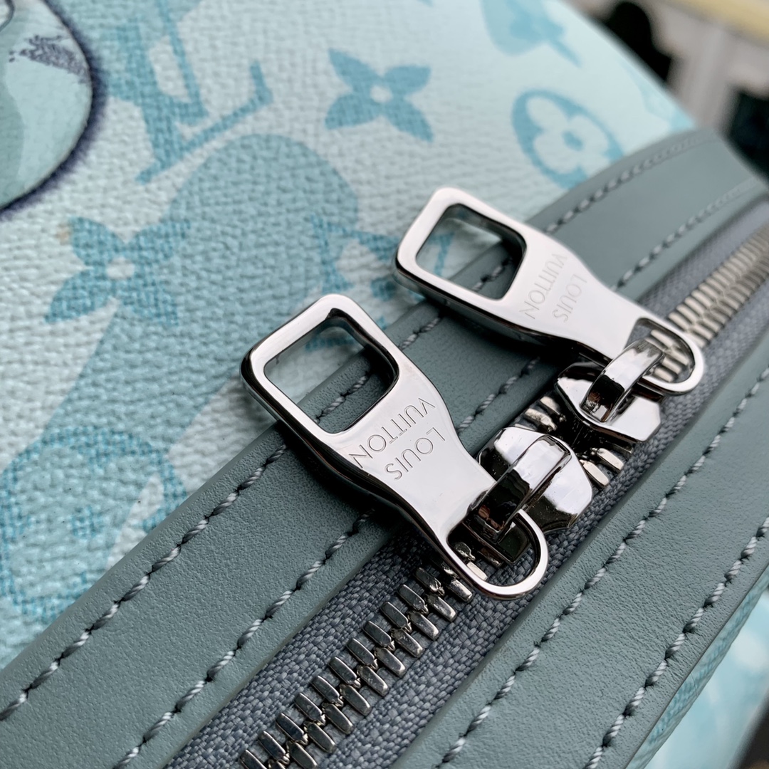 l**is V*t*n discovery backpsck-29.0 x 38.0 x 20cm