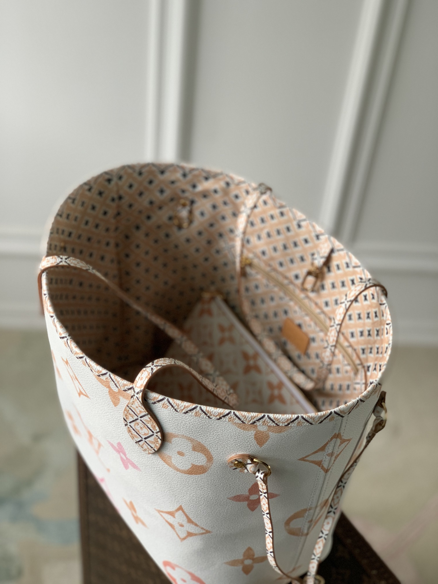 l**is V*t*n neverful m21733-32*29*17cm