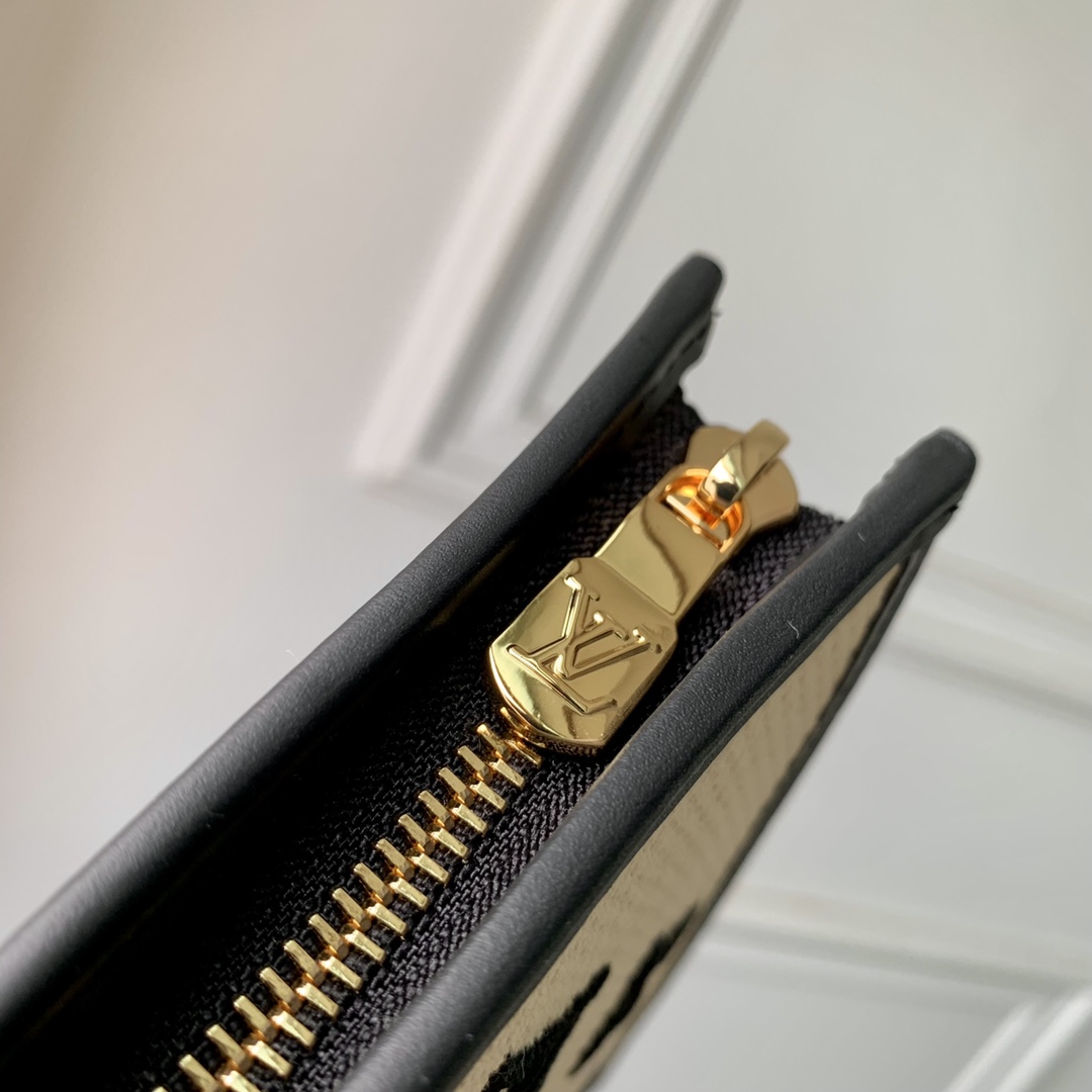 l**is V*t*n poche toilette cosmetic bag -25 x 20 x 5.5cm