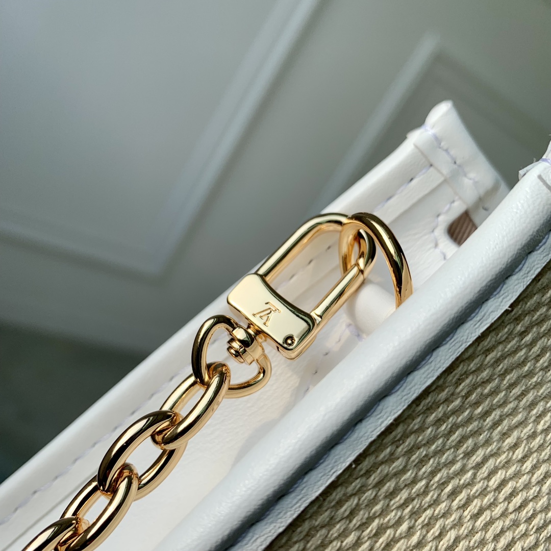 l**is V*t*n poche toilette cosmetic bag -25 x 20 x 5.5cm