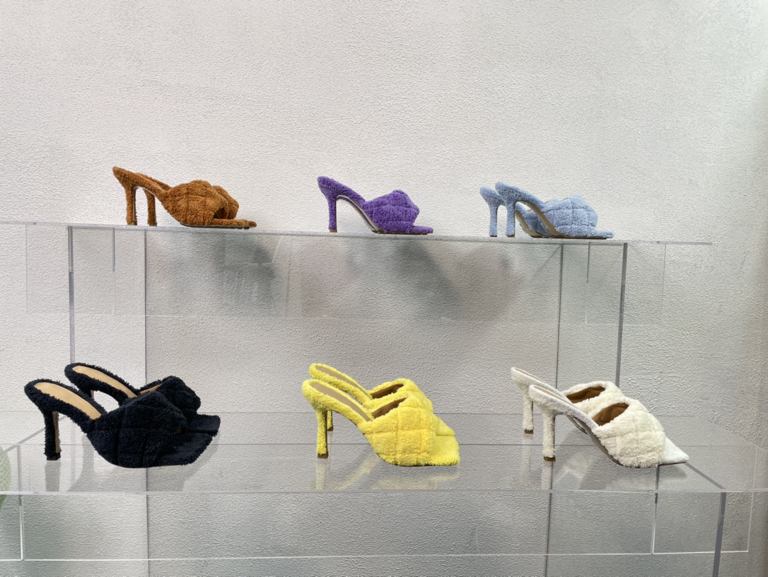 Bo*te*ga ve*ne*ta slippers