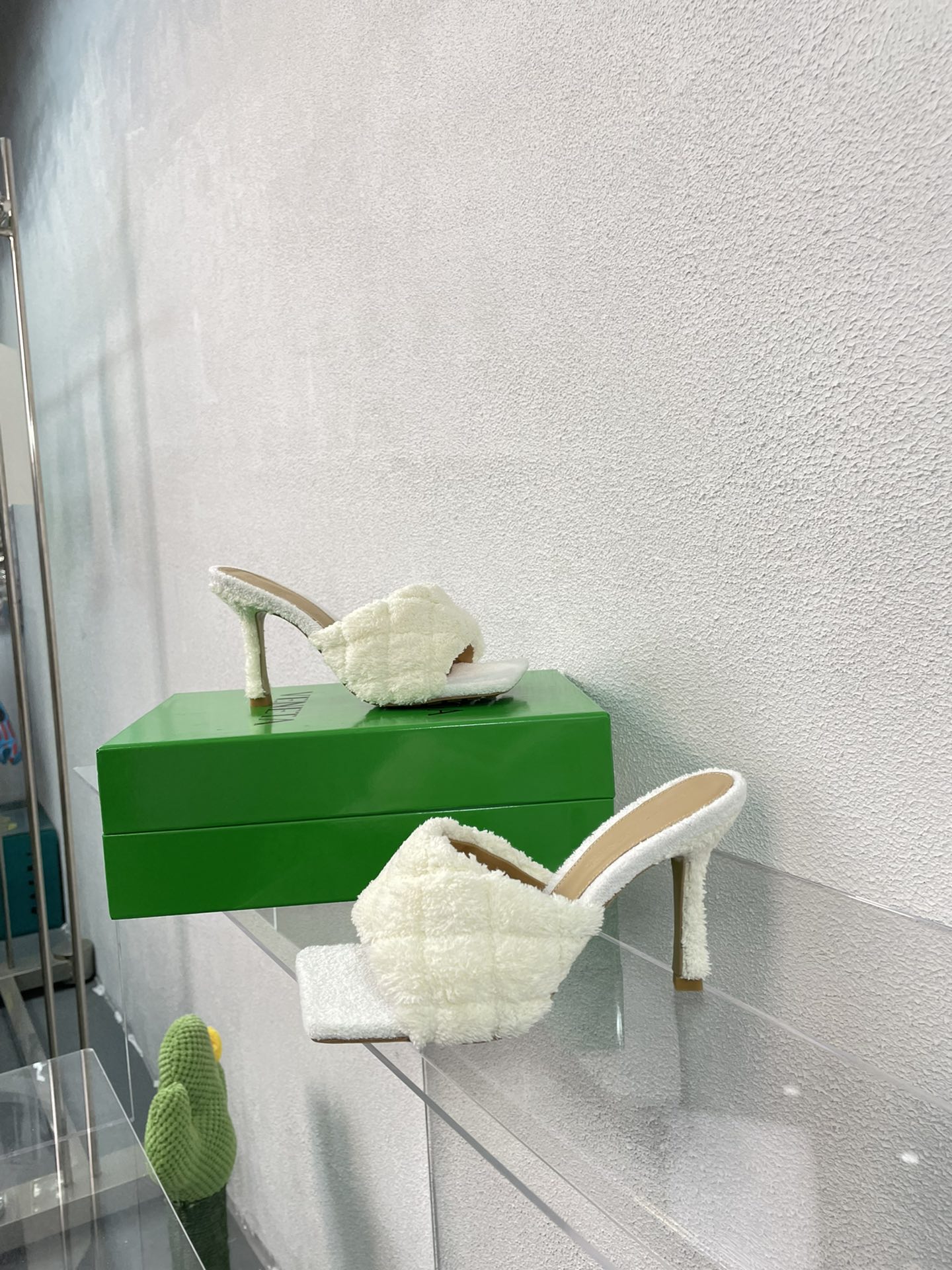 Bo*te*ga ve*ne*ta slippers