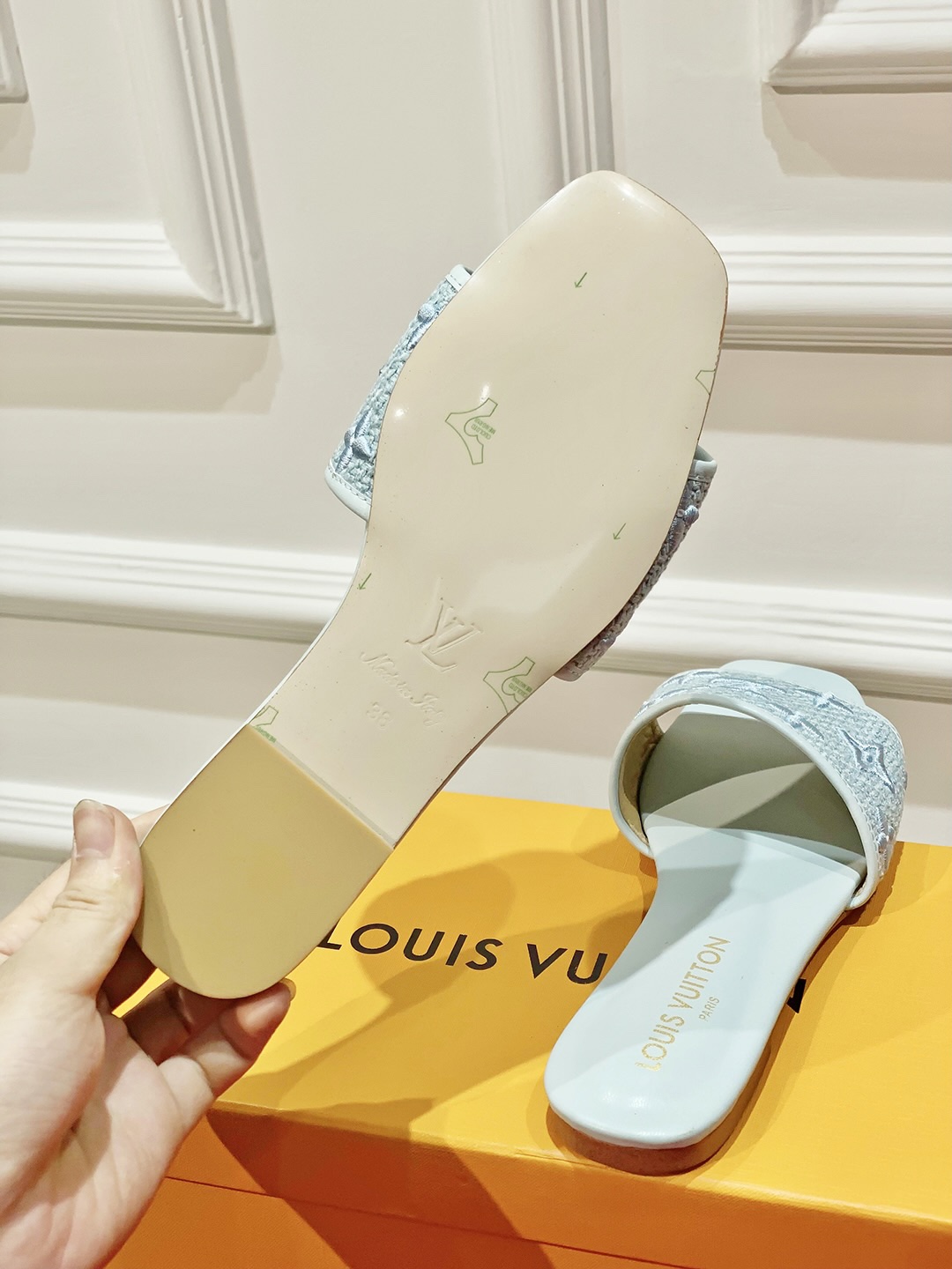 l**is V*t*n slippers