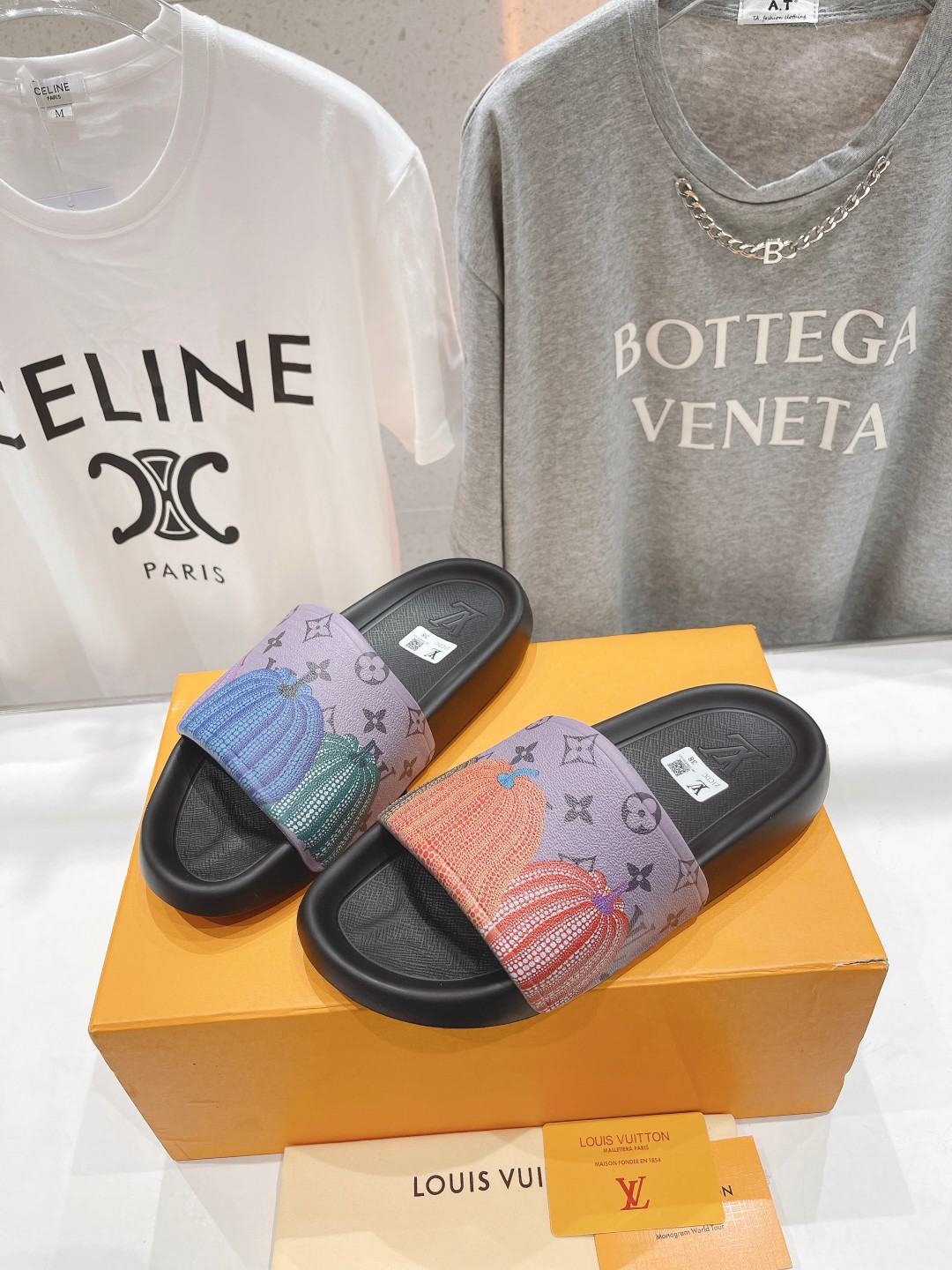 l**is V*t*n slippers