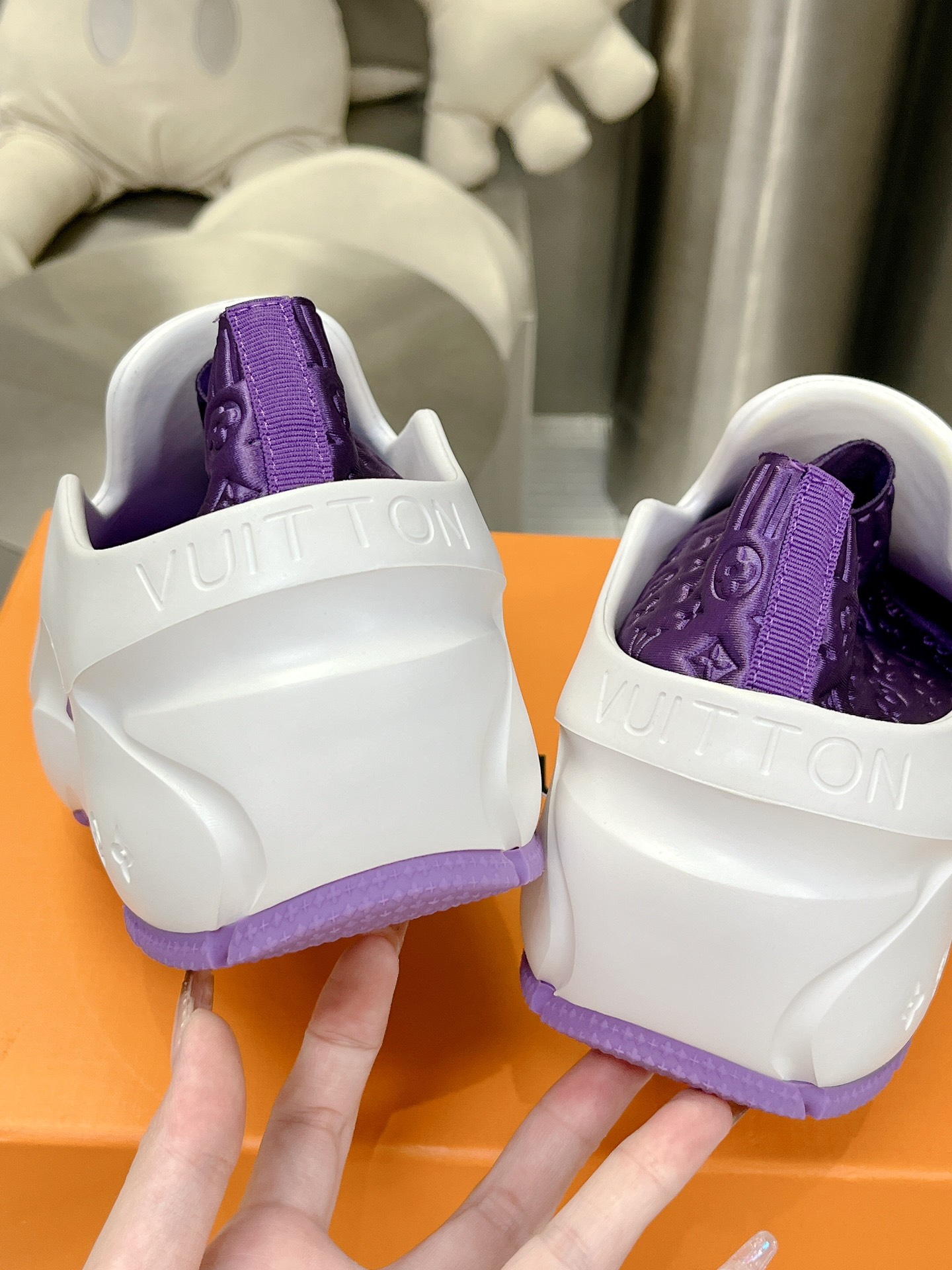 l**is V*t*n shark clog slippers(eu35-40)