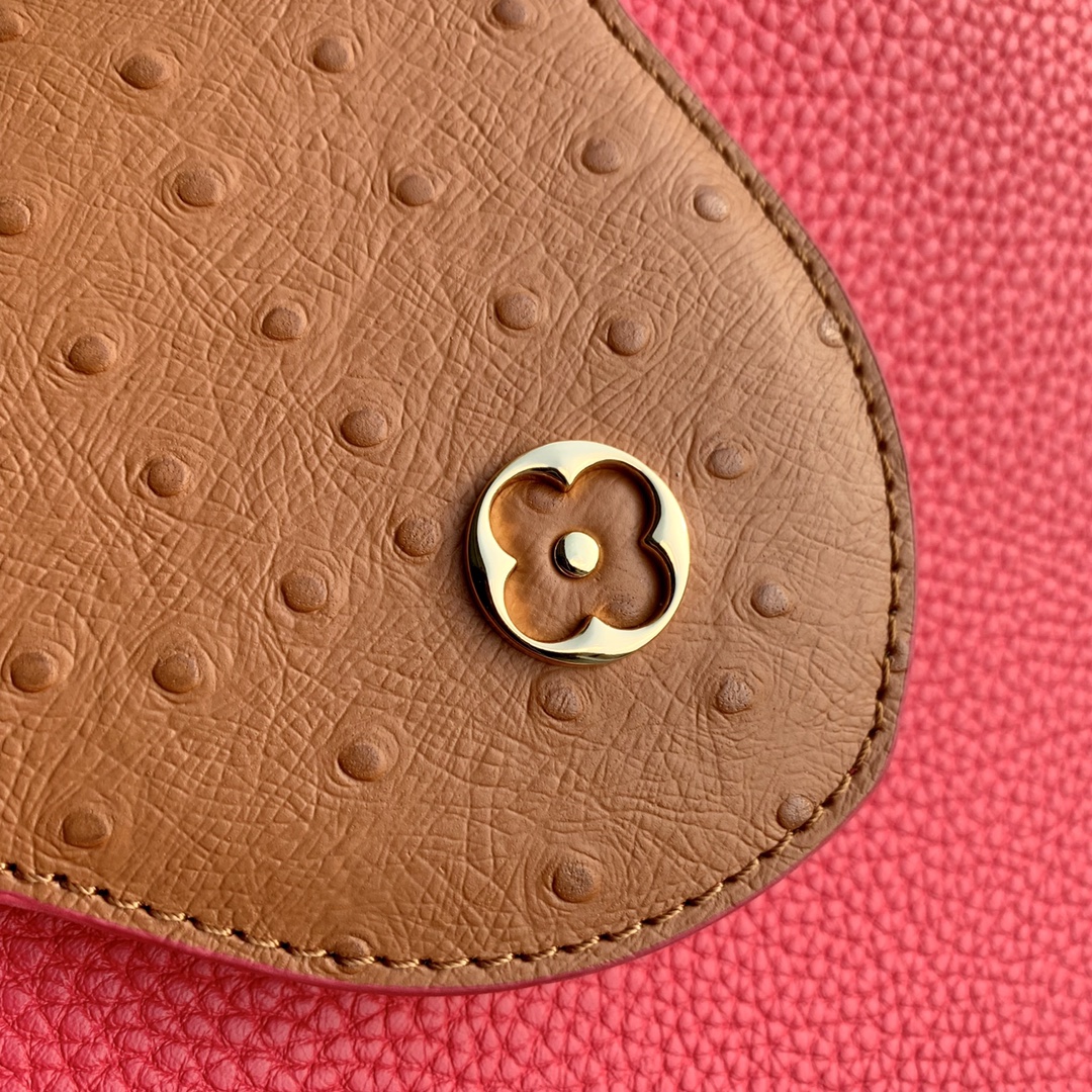 l**is V*t*n capucines handlebag