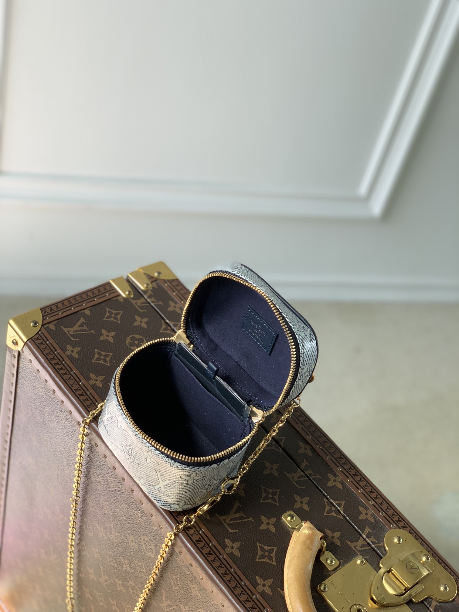 l**is V*t*n micro vanity-11*10*8cm