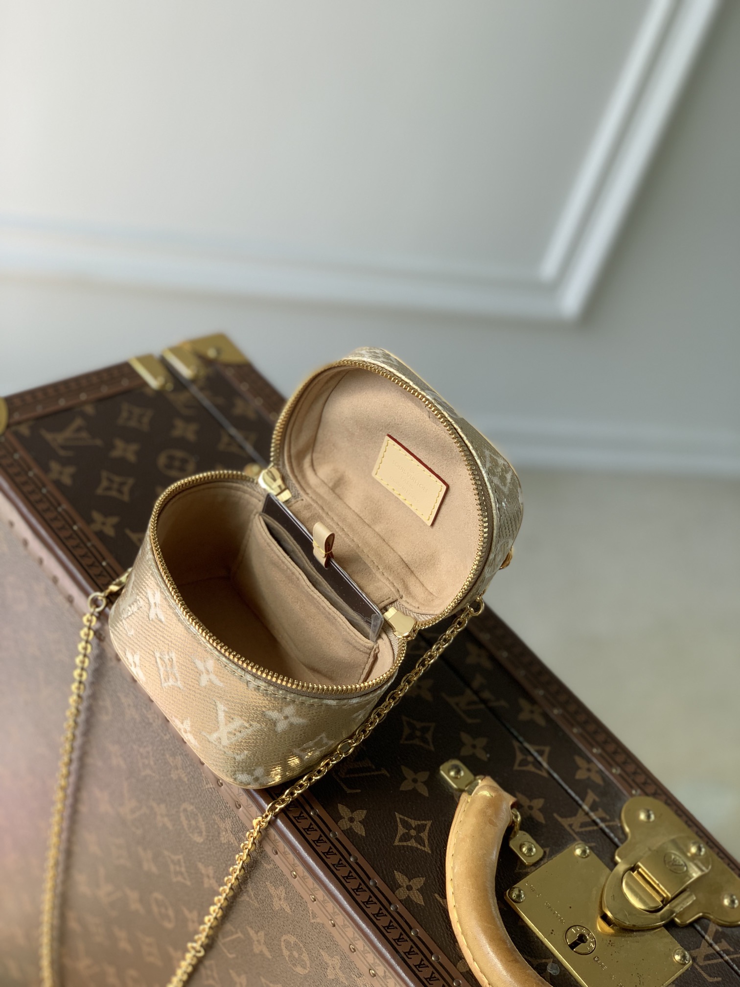 l**is V*t*n micro vanity-11*10*8cm