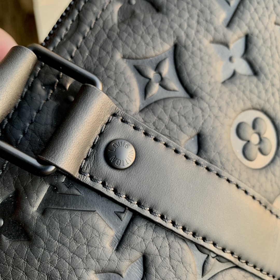 l**is V*t*n keepall bandouliÈre 35-m22570-34*21*16cm