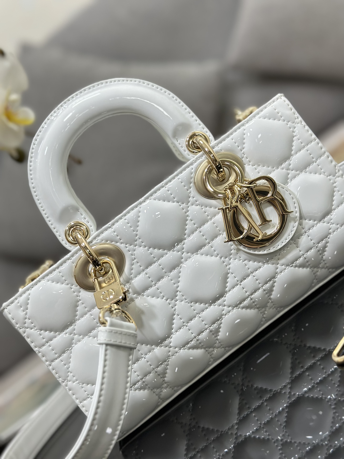 lady D*or handle bag-22*12*6cm