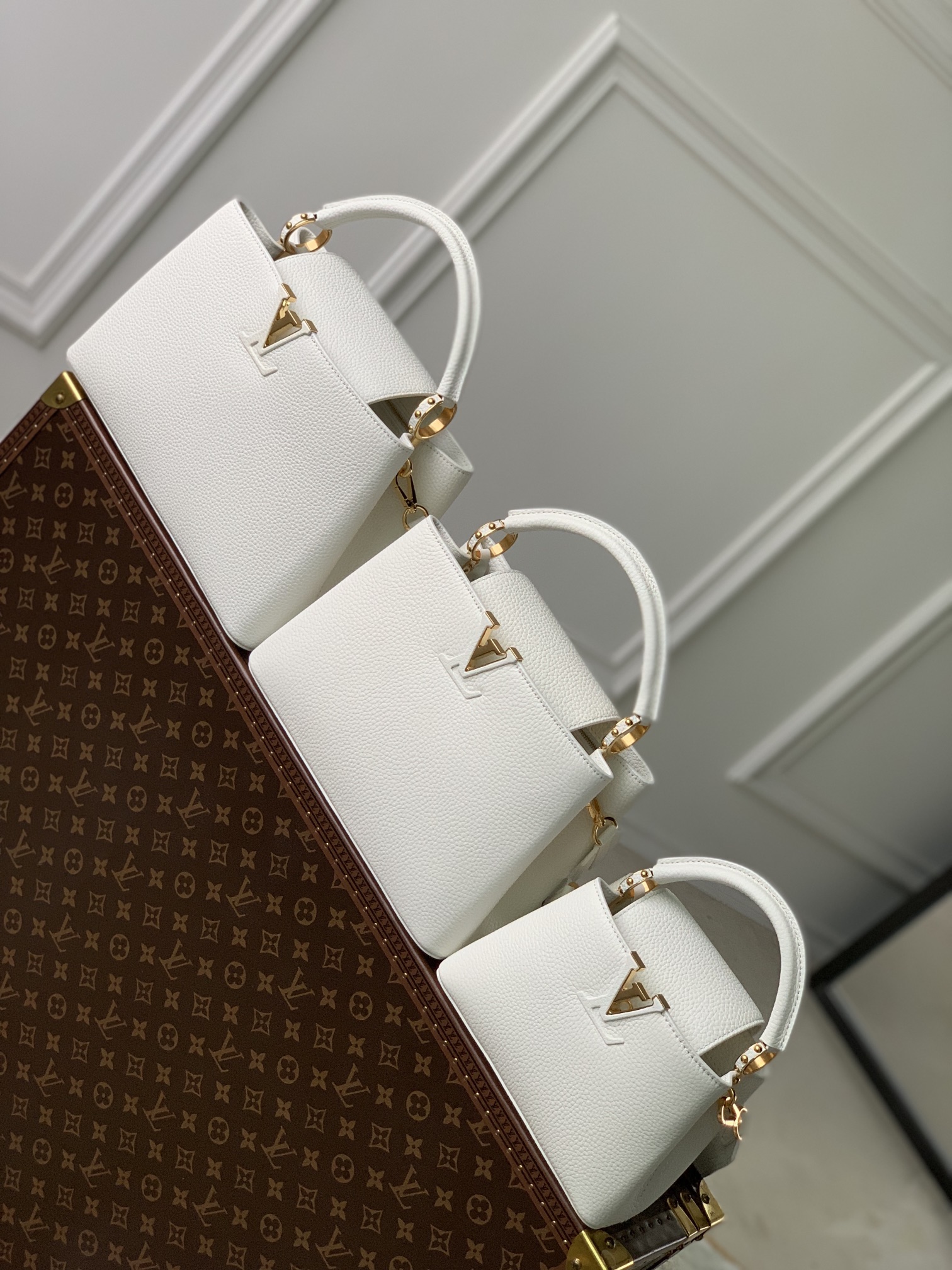 l**is V*t*n capucines handlebag