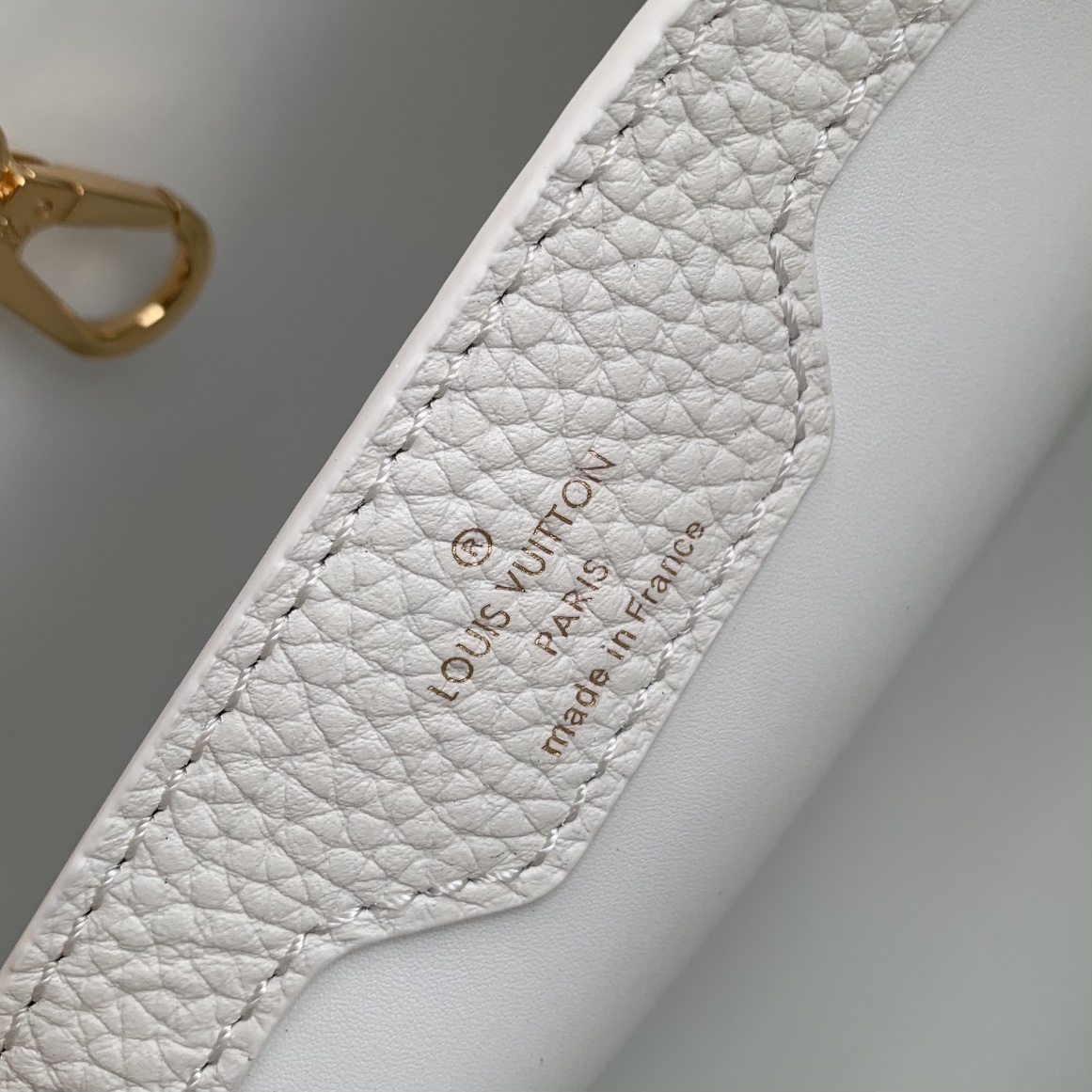 l**is V*t*n capucines handlebag