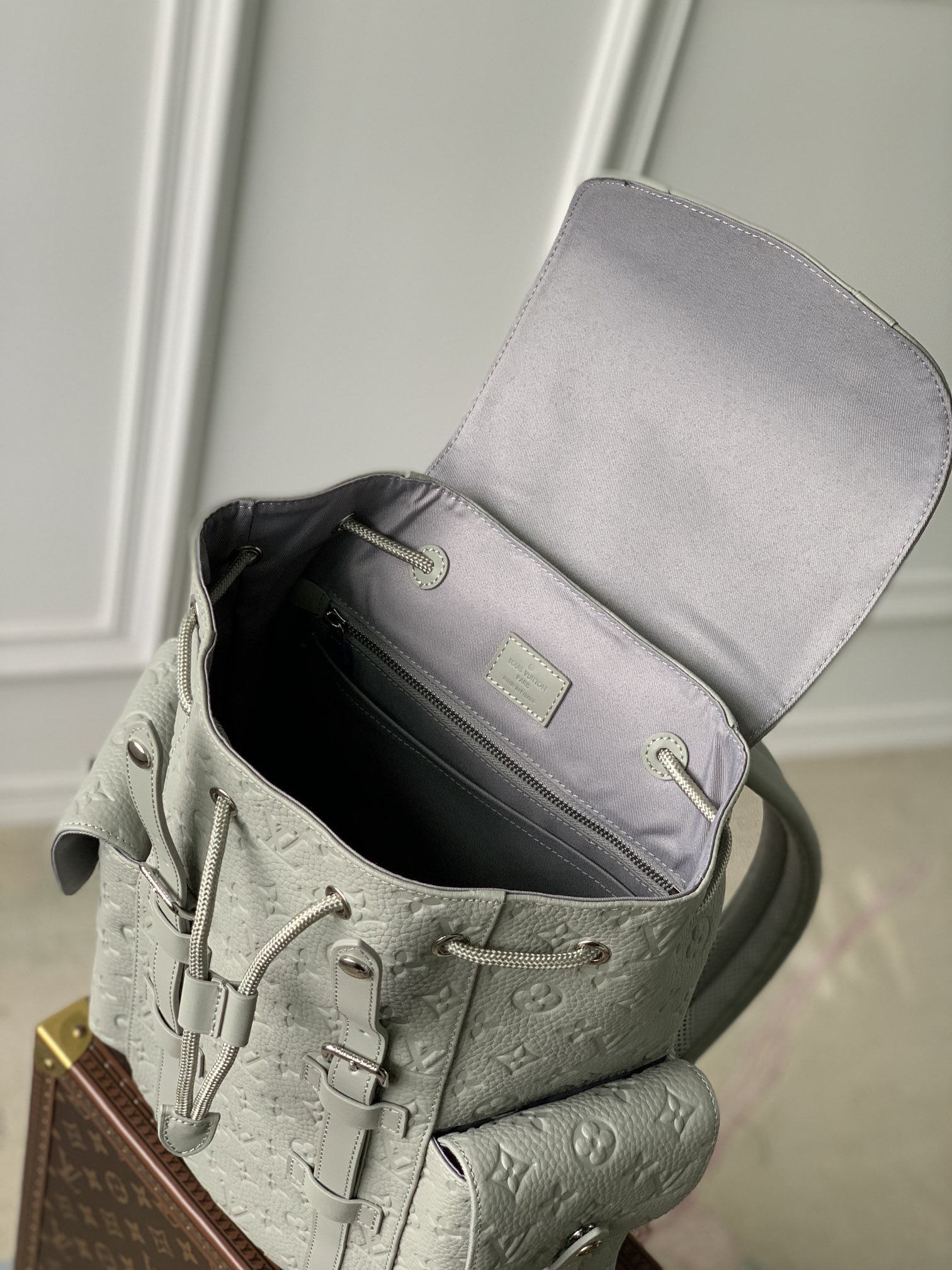 l**is V*t*n christopher backpack m46699-32*39*12cm