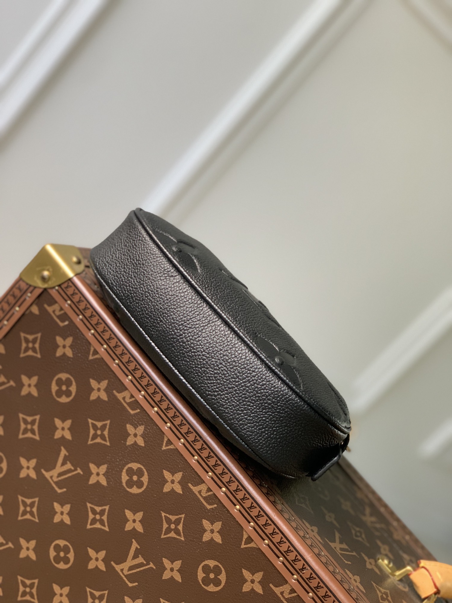 l**is V*t*n mini moon bag m46692-20.5 x 11 x 5cm