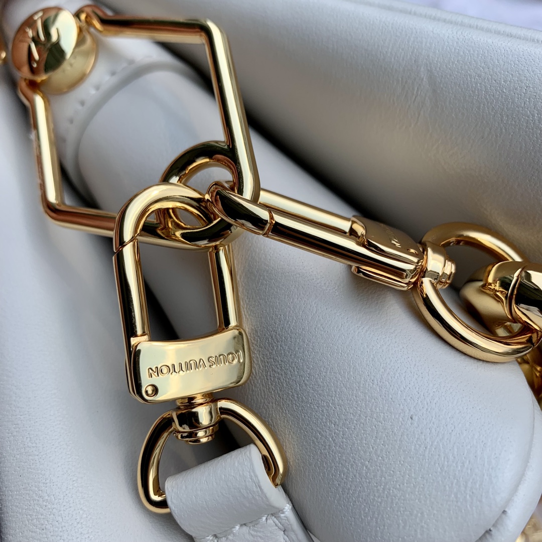 l**is V*t*n coussin bb bag-21*16*7 cm