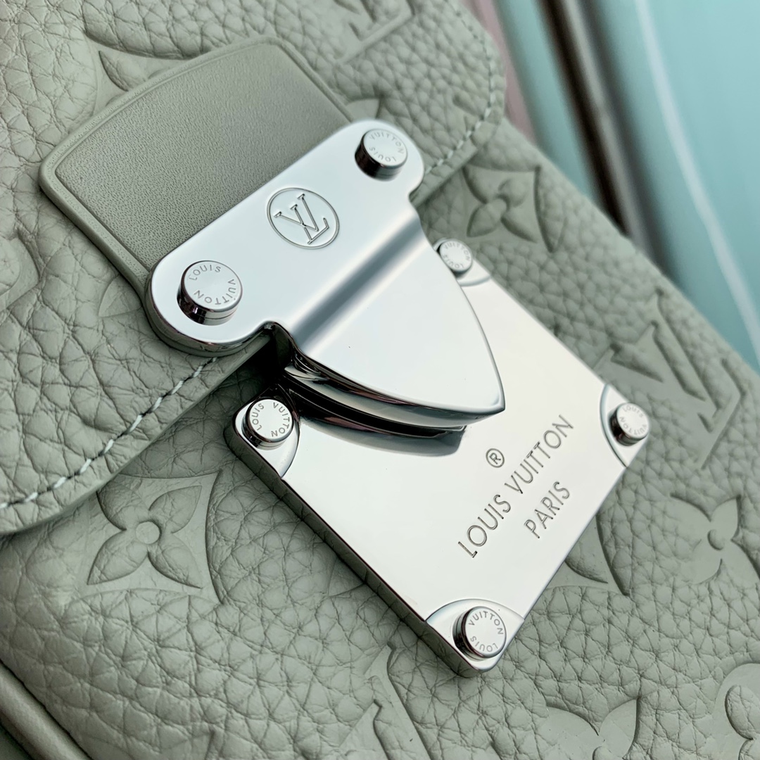 l**is V*t*n s-lock vertical wearable handbag-12*19*7cm