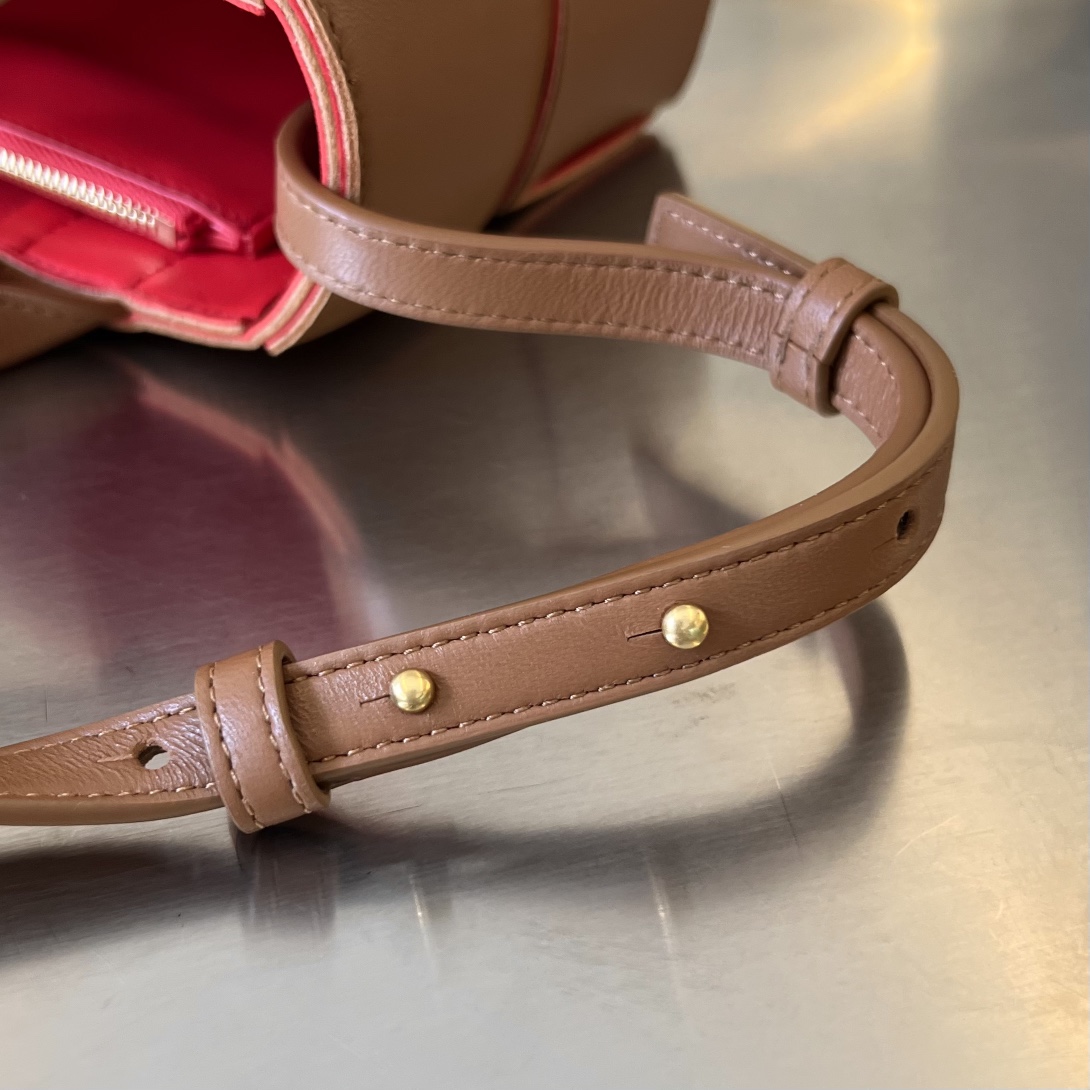 Bo*te*ga ve*ne*ta arco bag