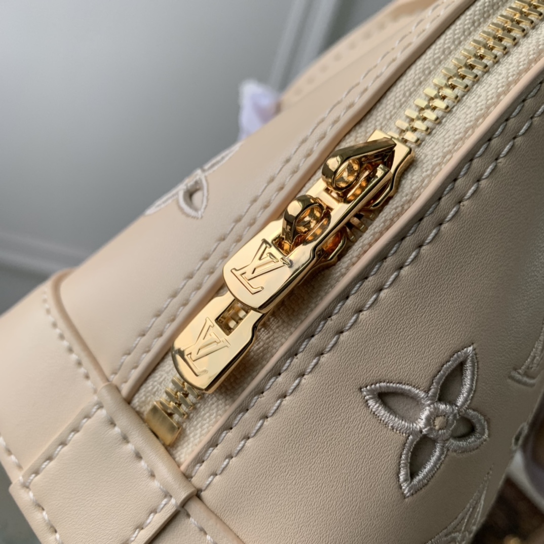 l**is V*t*n m22878 alma bb-23.5 x 17.5 x 11.5cm