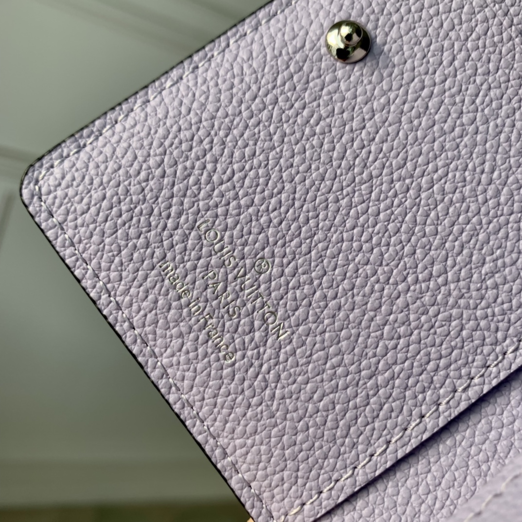 l**is V*t*n wallet-11×8.5×3.5cm