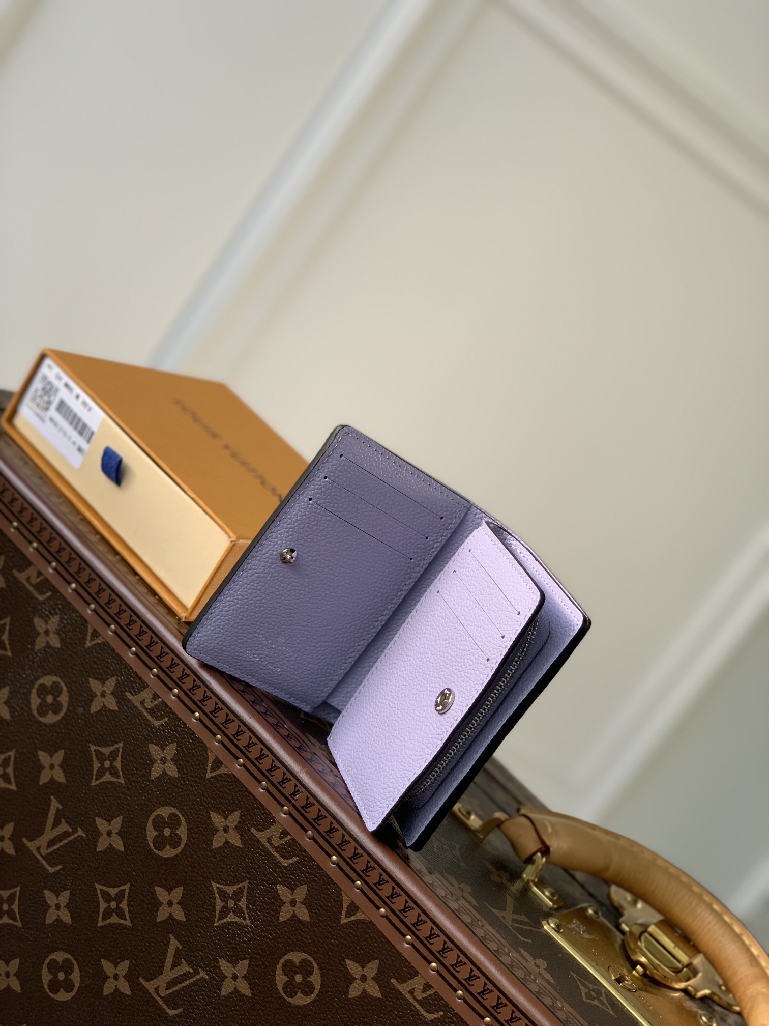 l**is V*t*n wallet-11×8.5×3.5cm