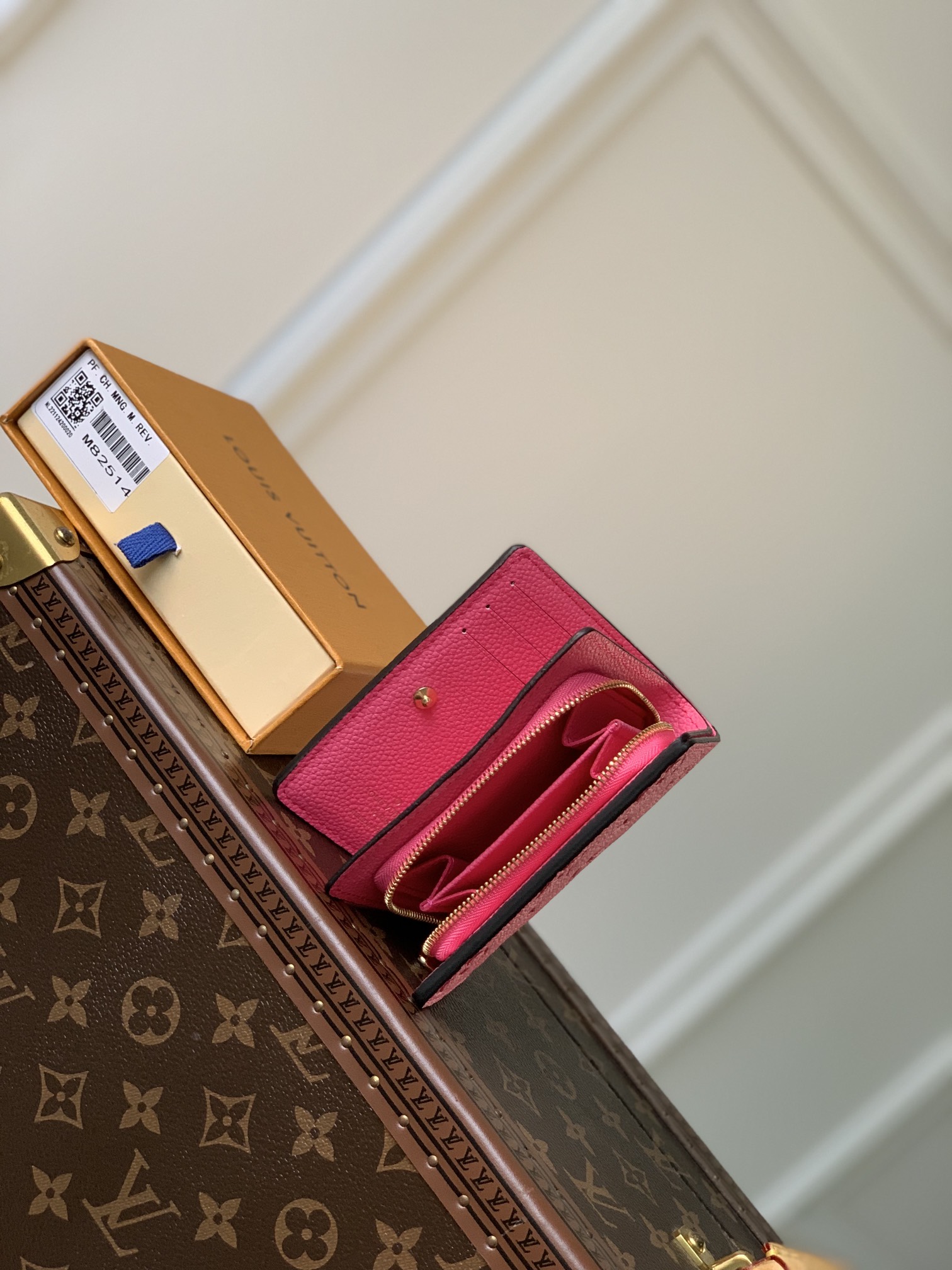 l**is V*t*n wallet-11×8.5×3.5cm