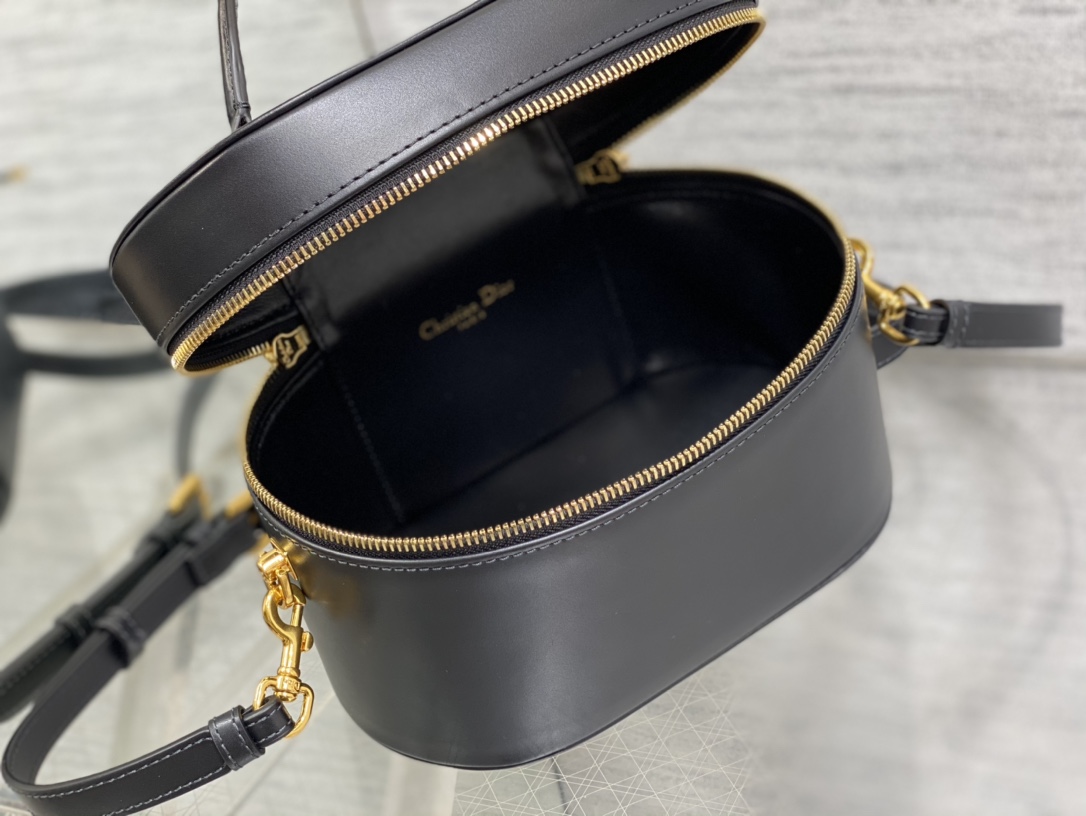 D*or signature vanity bag-24*14*18cm