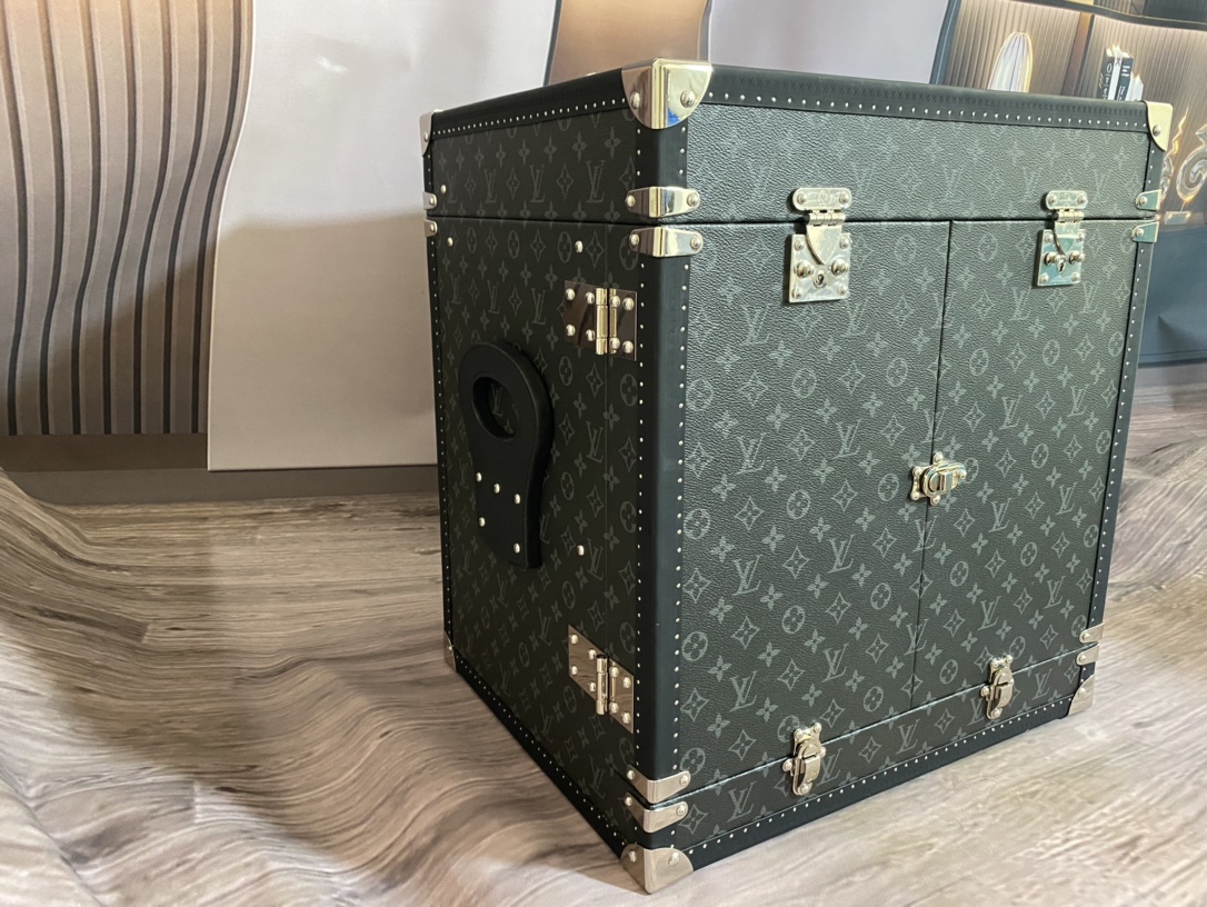 l**is V*t*n custom order small wine box (black flower + grey)-46*37*50cm