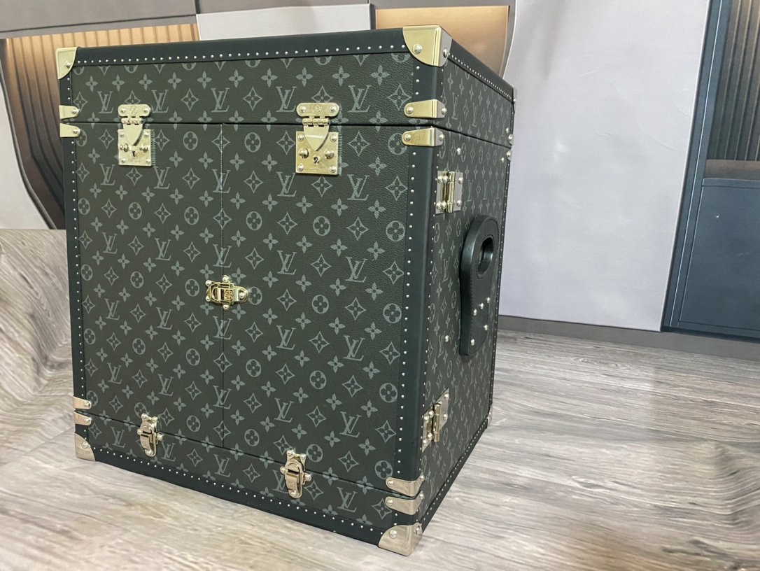 l**is V*t*n custom order small wine box (black flower + grey)-46*37*50cm