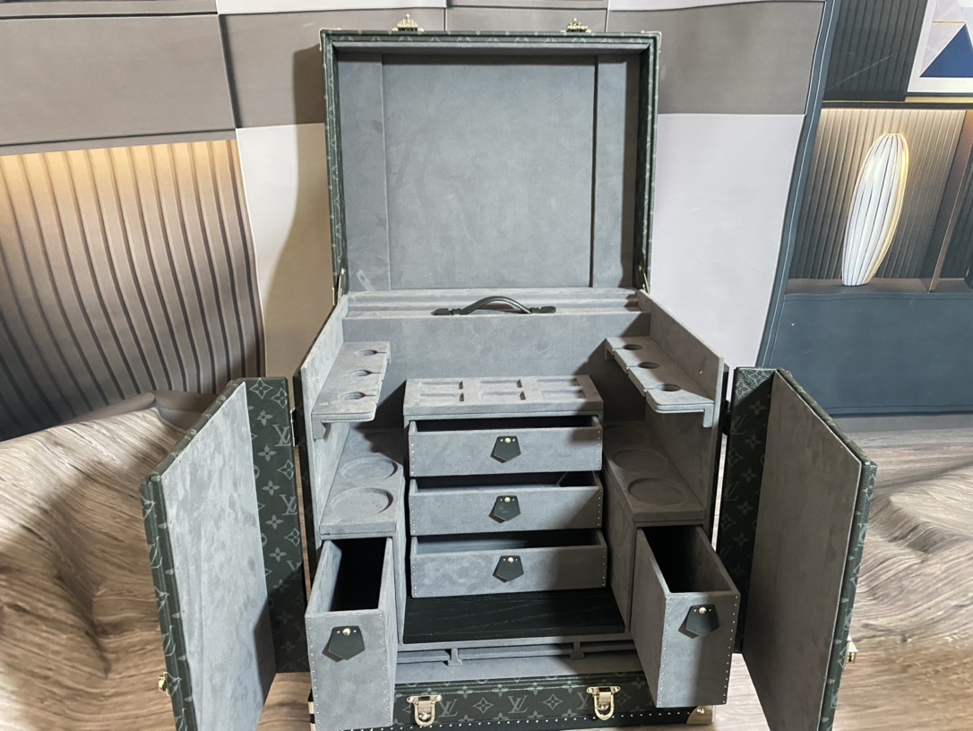 l**is V*t*n custom order small wine box (black flower + grey)-46*37*50cm