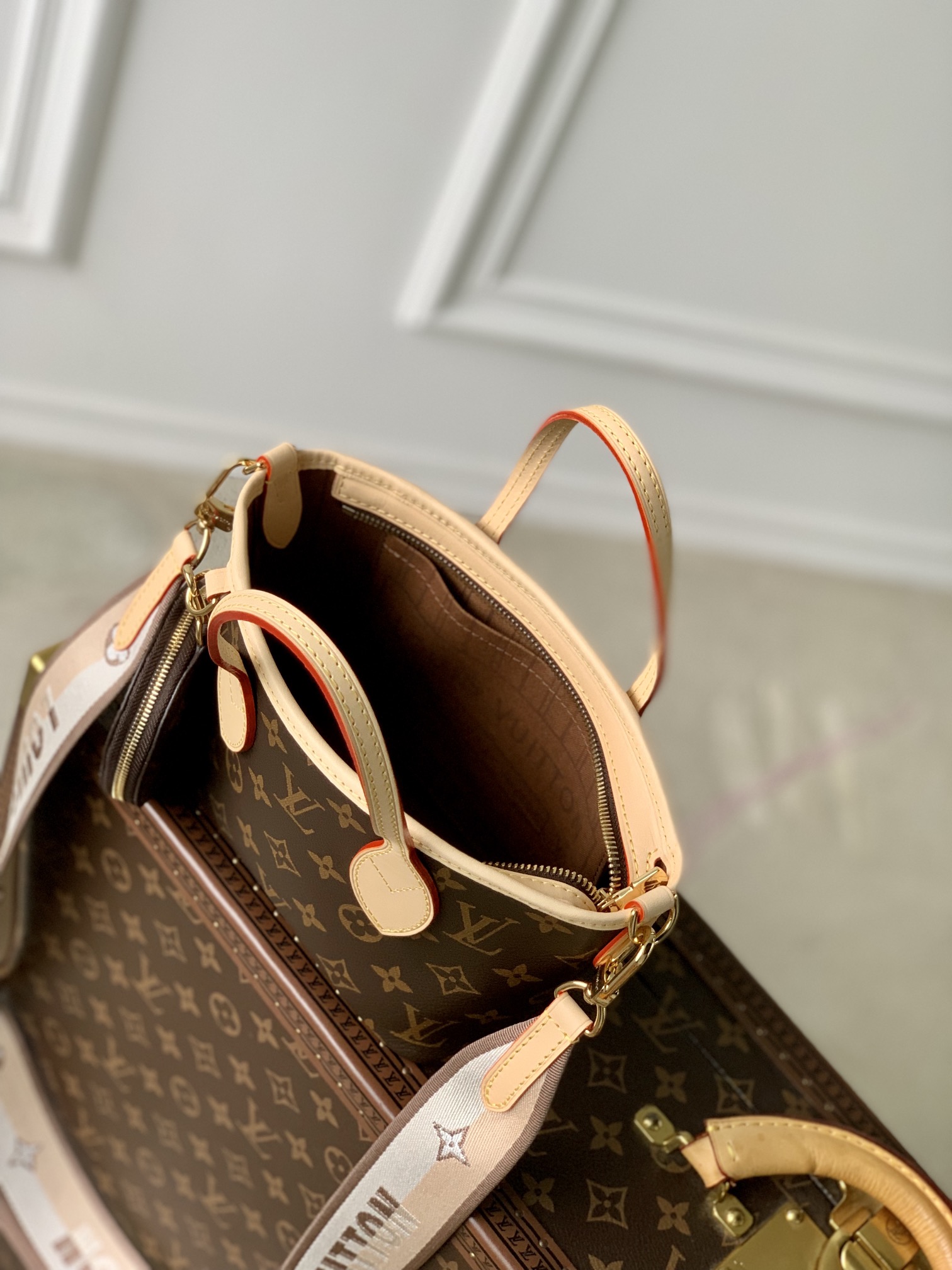 l**is V*t*n neverfull bb-24*14*9cm