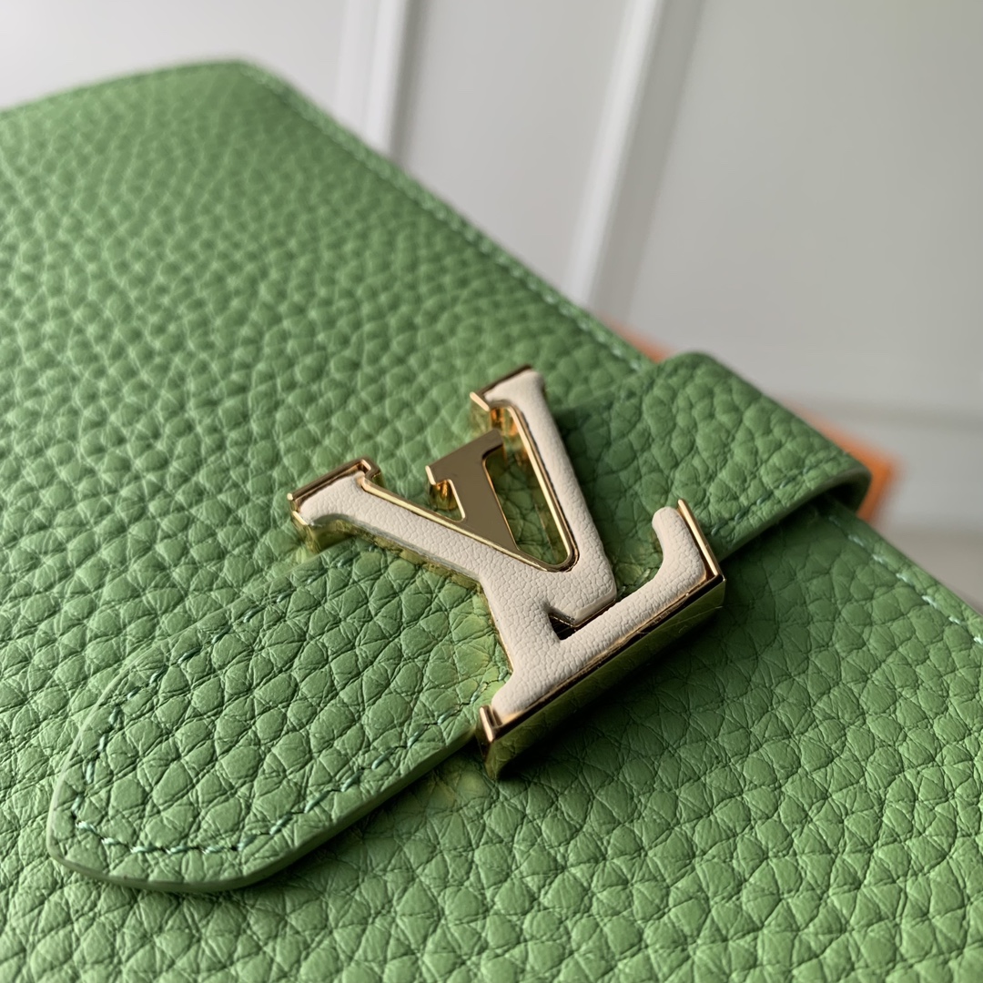 l**is V*t*n vertical wallet-m82512-10 x 19 x 1.7cm