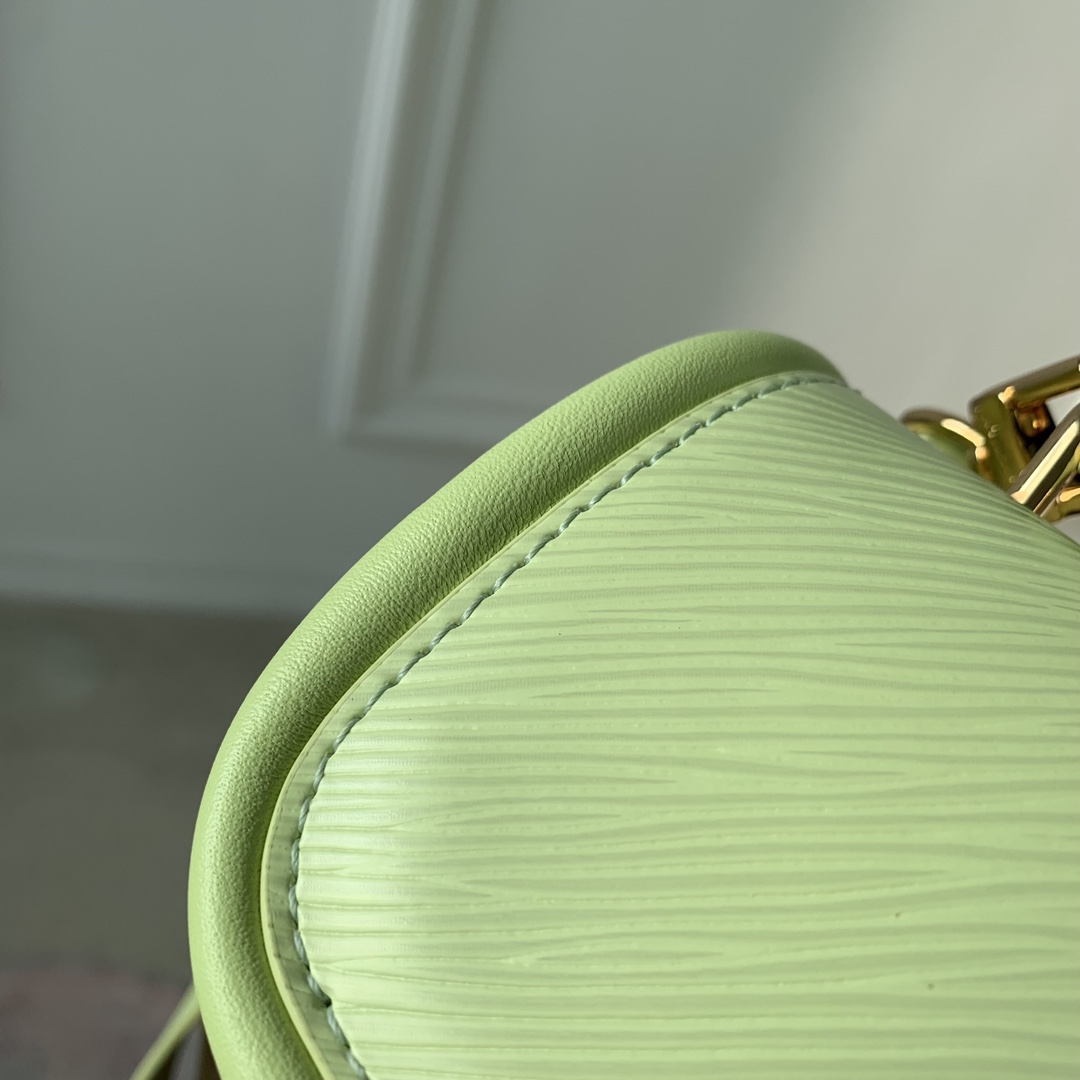 l**is V*t*n hide & seek bag-21 x 15 x 8cm