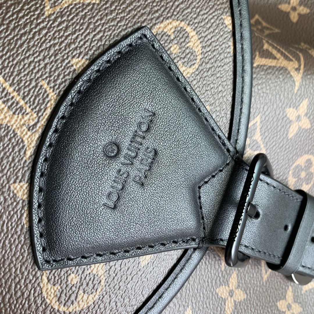 l**is V*t*n montsouris backpack-32 x 40 x 19cm