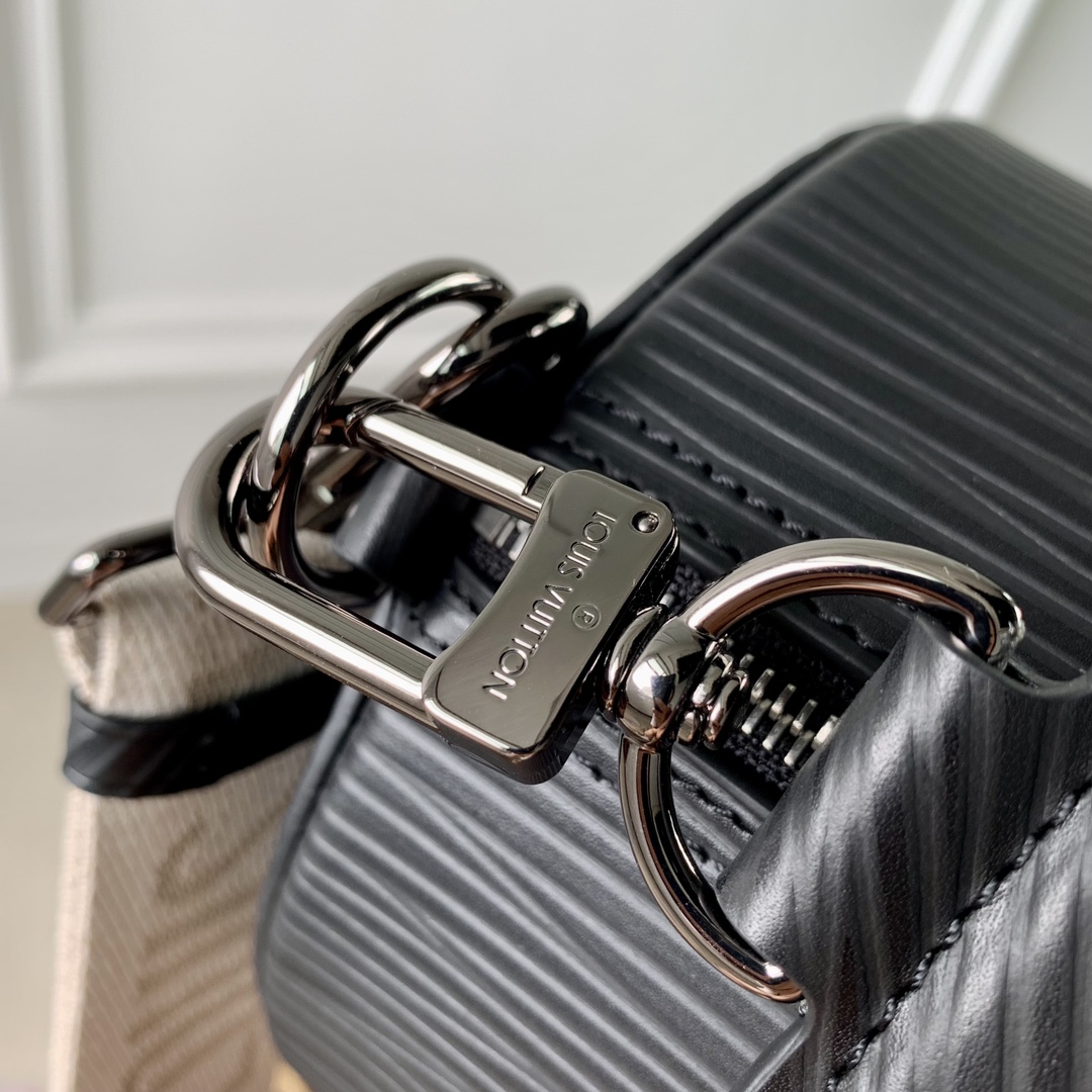 l**is V*t*n soft polochon bag m46692-27x 15x 15cm