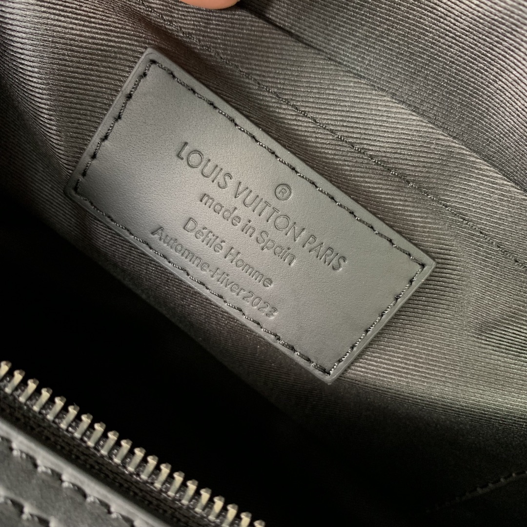 l**is V*t*n soft polochon bag m46692-27x 15x 15cm