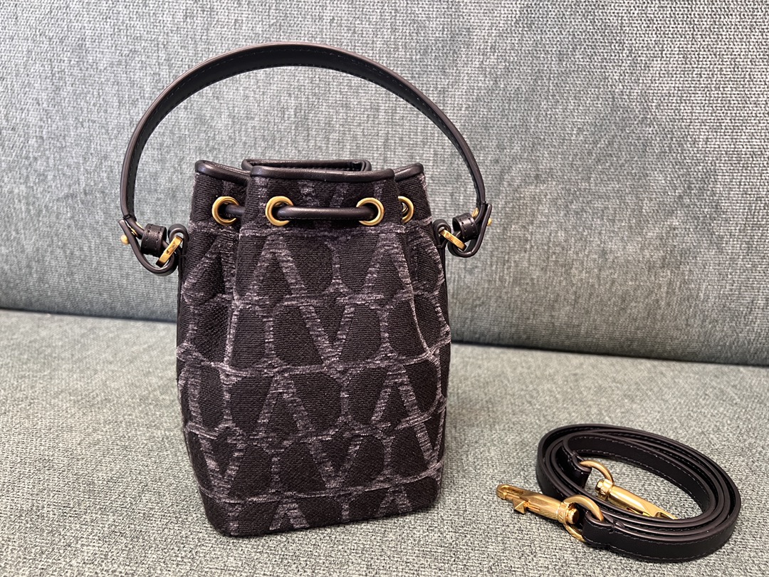 Valentino GARAVANIVLOGO SIGNATURE Bag-12*18*10CM